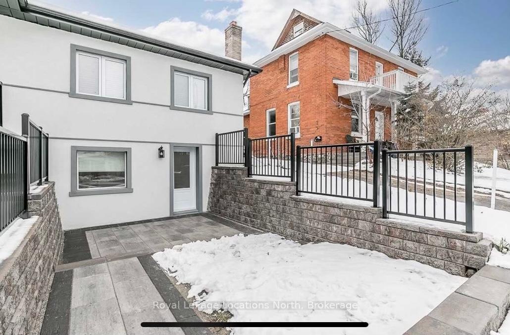 Front of Unit lower level, 72 Cumberland Street