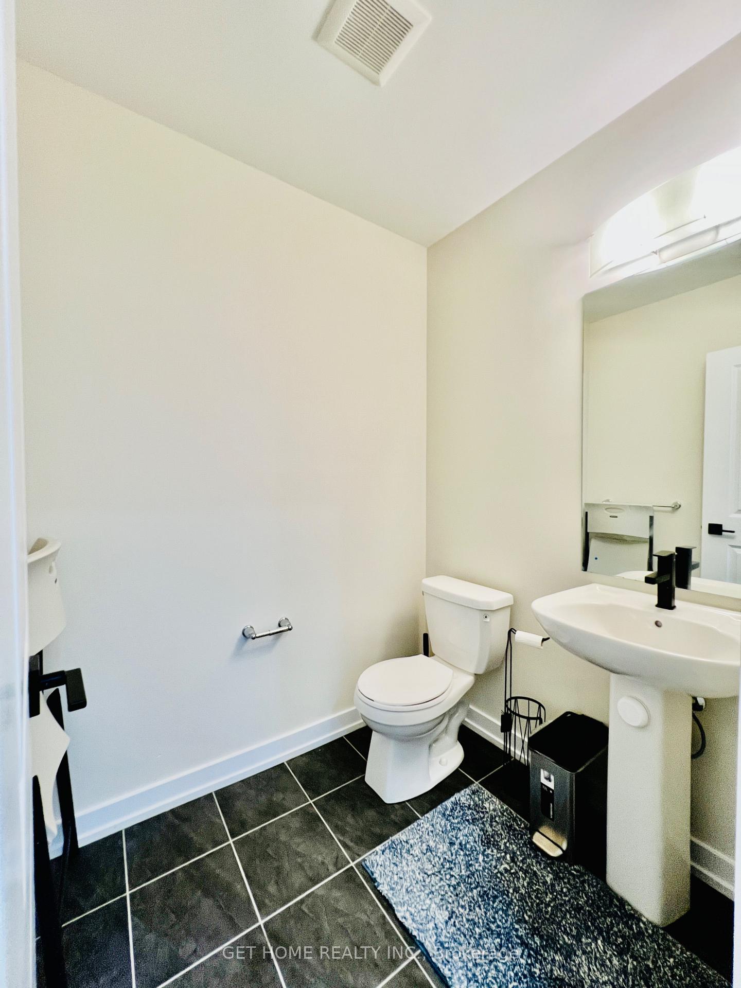 Photo 16 of 25 Wintergreen Crescent, Haldimand — HOMEH