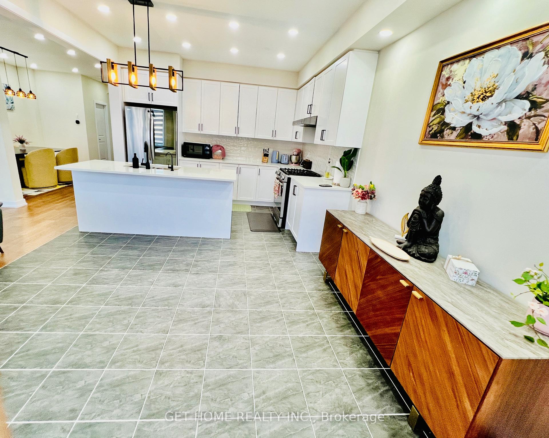 Photo 10 of 25 Wintergreen Crescent, Haldimand — HOMEH