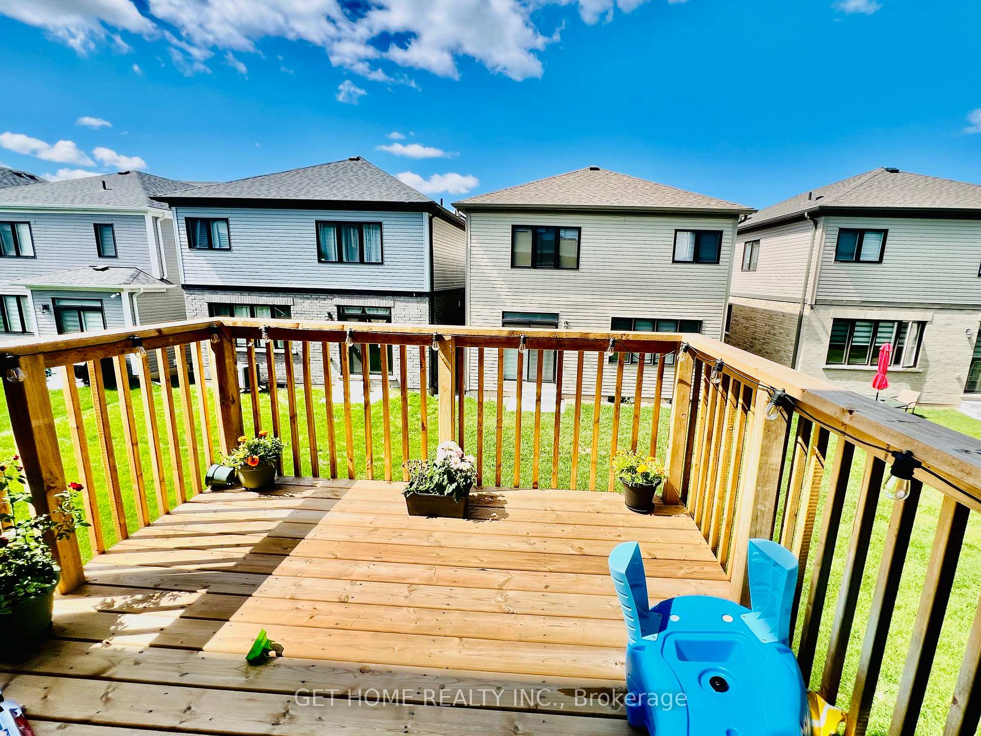 Photo 12 of 25 Wintergreen Crescent, Haldimand — HOMEH