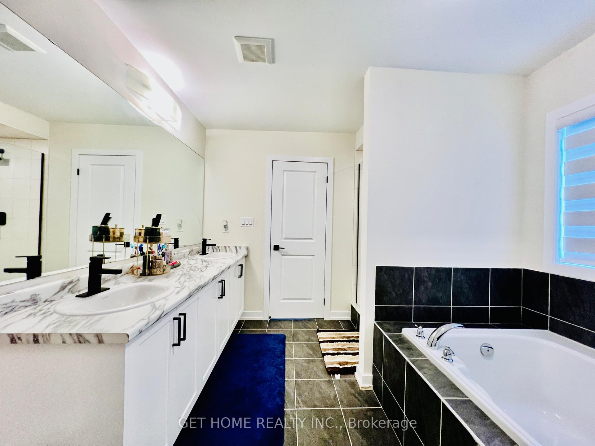Photo 15 of 25 Wintergreen Crescent, Haldimand — HOMEH
