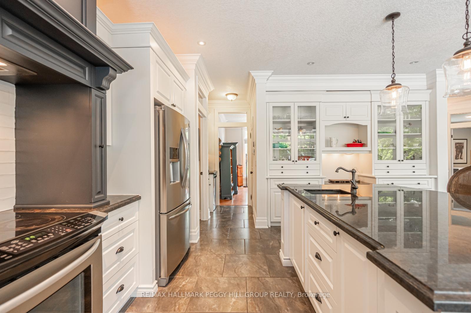 Photo 5 of 16 Bridle Path, Oro-Medonte, Horseshoe Valley — HOMEH