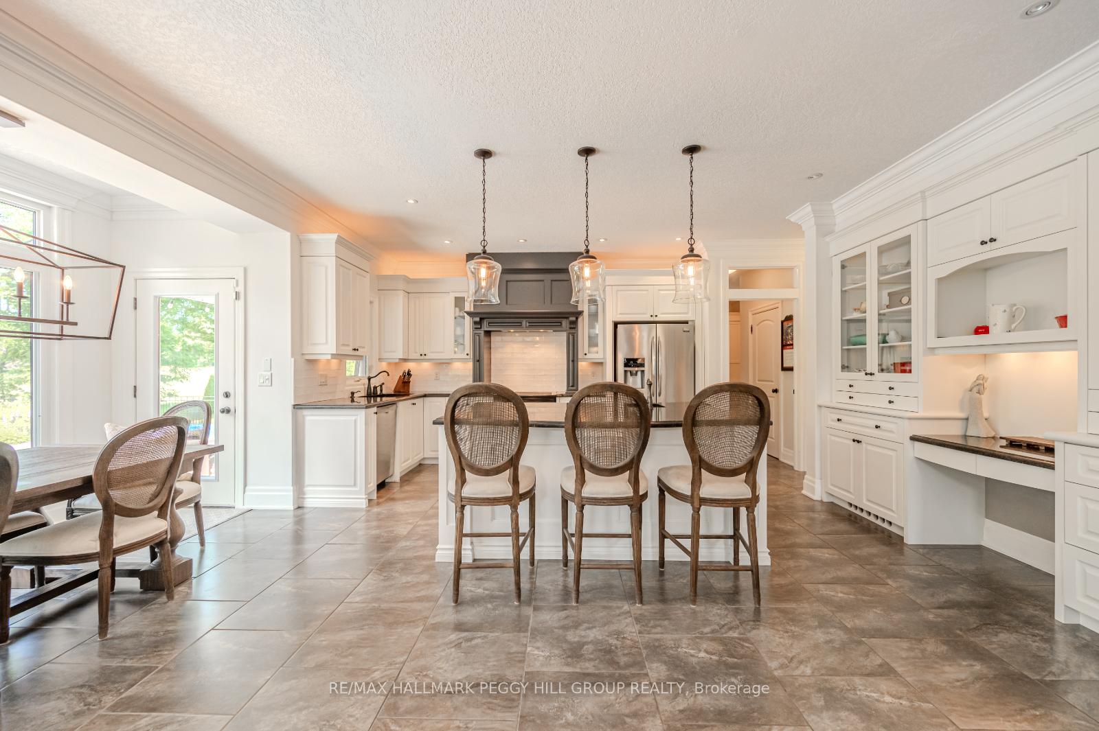 Photo 6 of 16 Bridle Path, Oro-Medonte, Horseshoe Valley — HOMEH