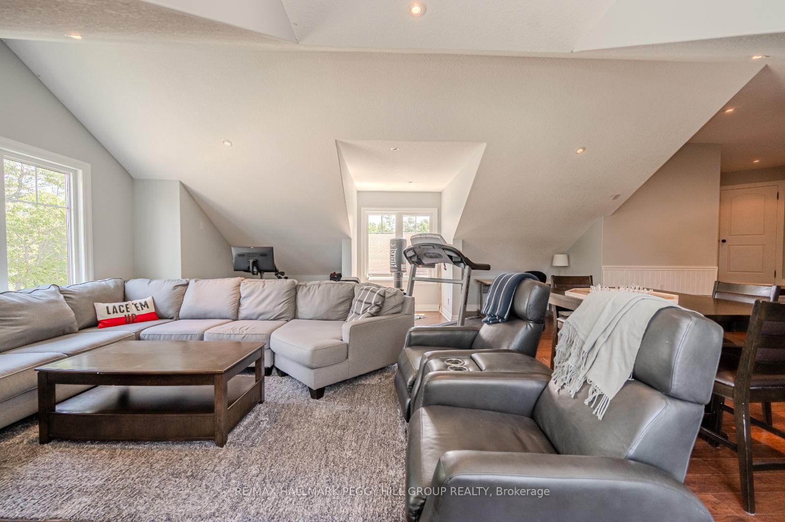Photo 11 of 16 Bridle Path, Oro-Medonte, Horseshoe Valley — HOMEH