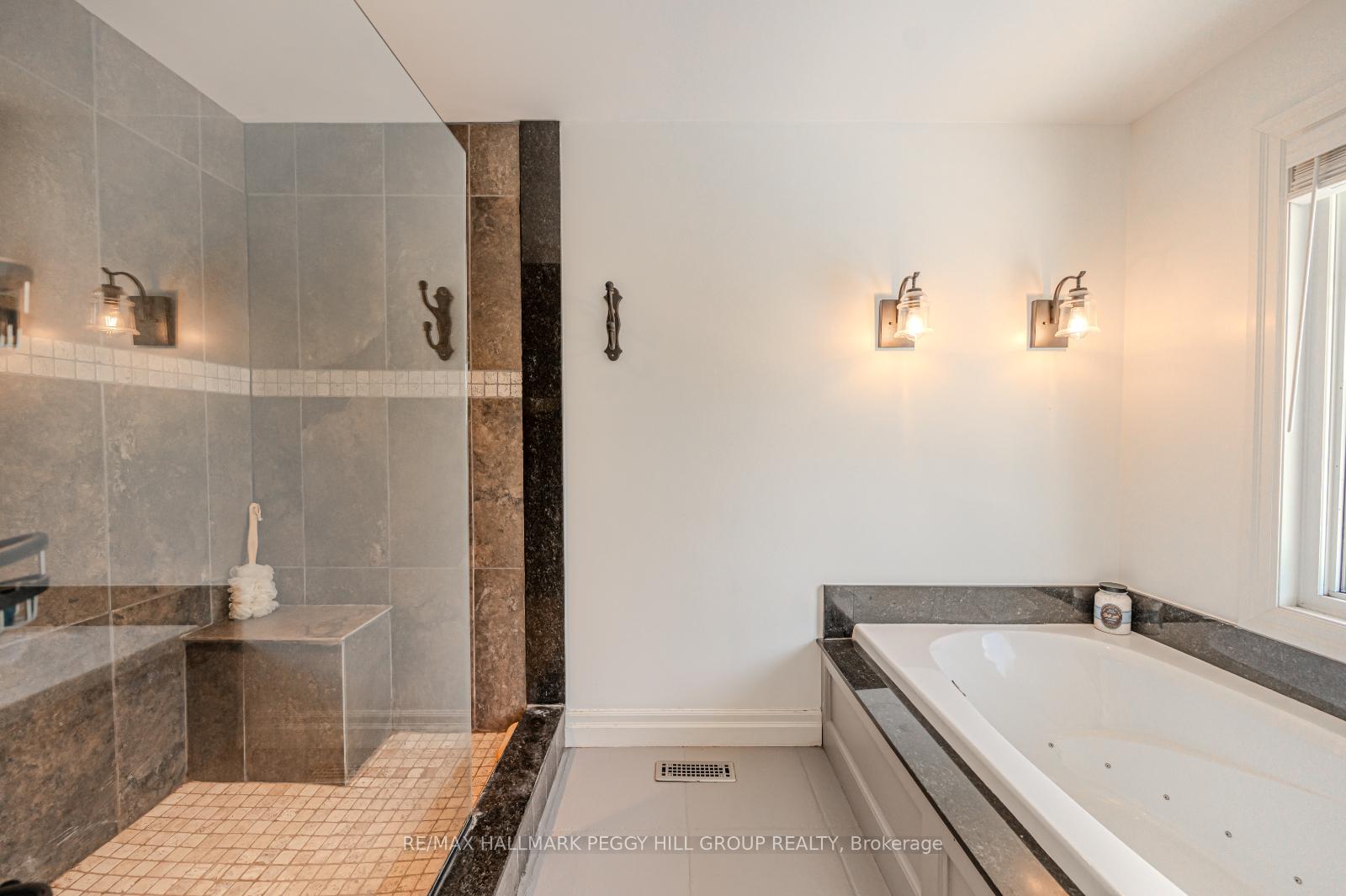 Photo 18 of 16 Bridle Path, Oro-Medonte, Horseshoe Valley — HOMEH