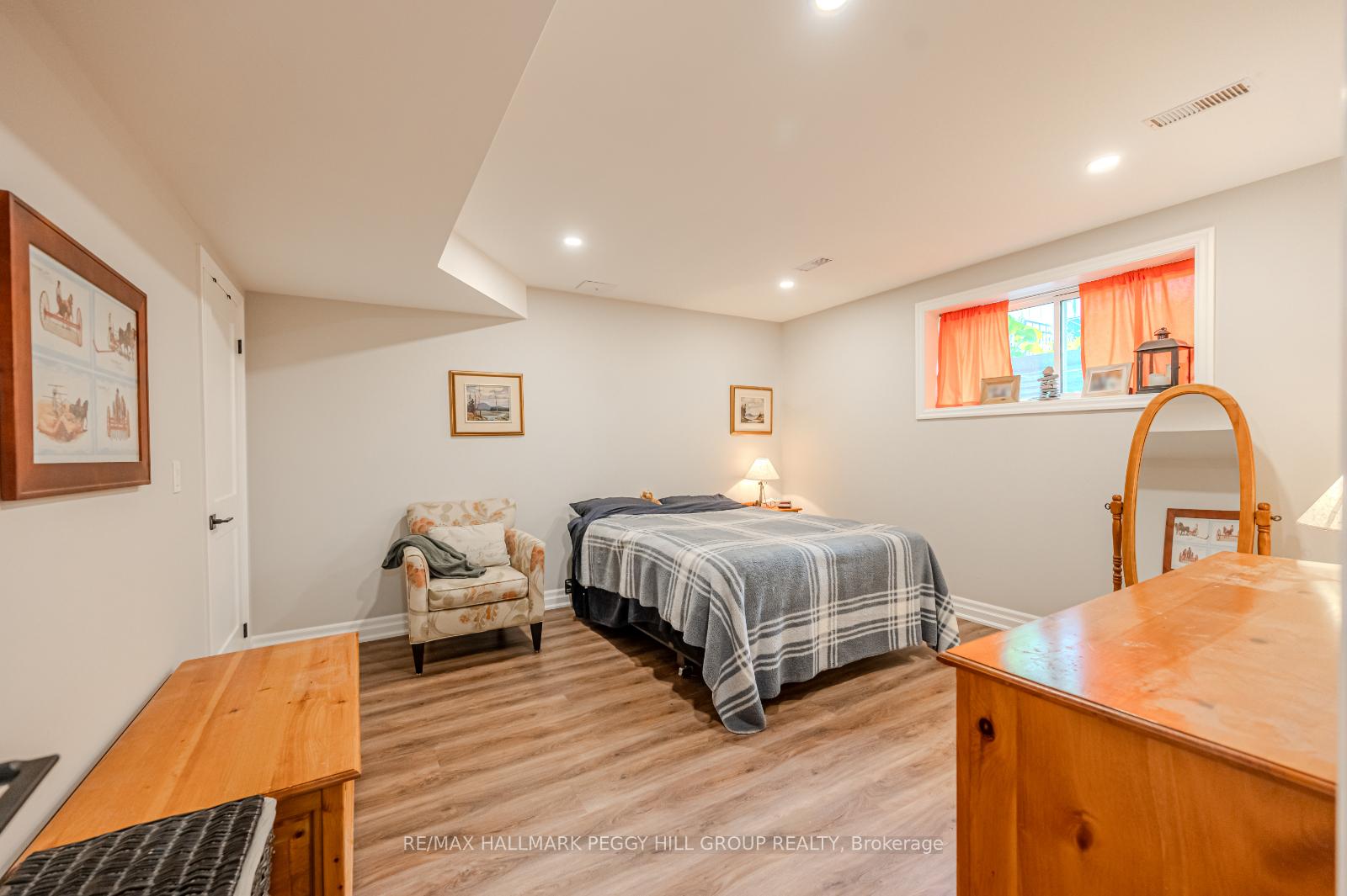 Photo 20 of 16 Bridle Path, Oro-Medonte, Horseshoe Valley — HOMEH