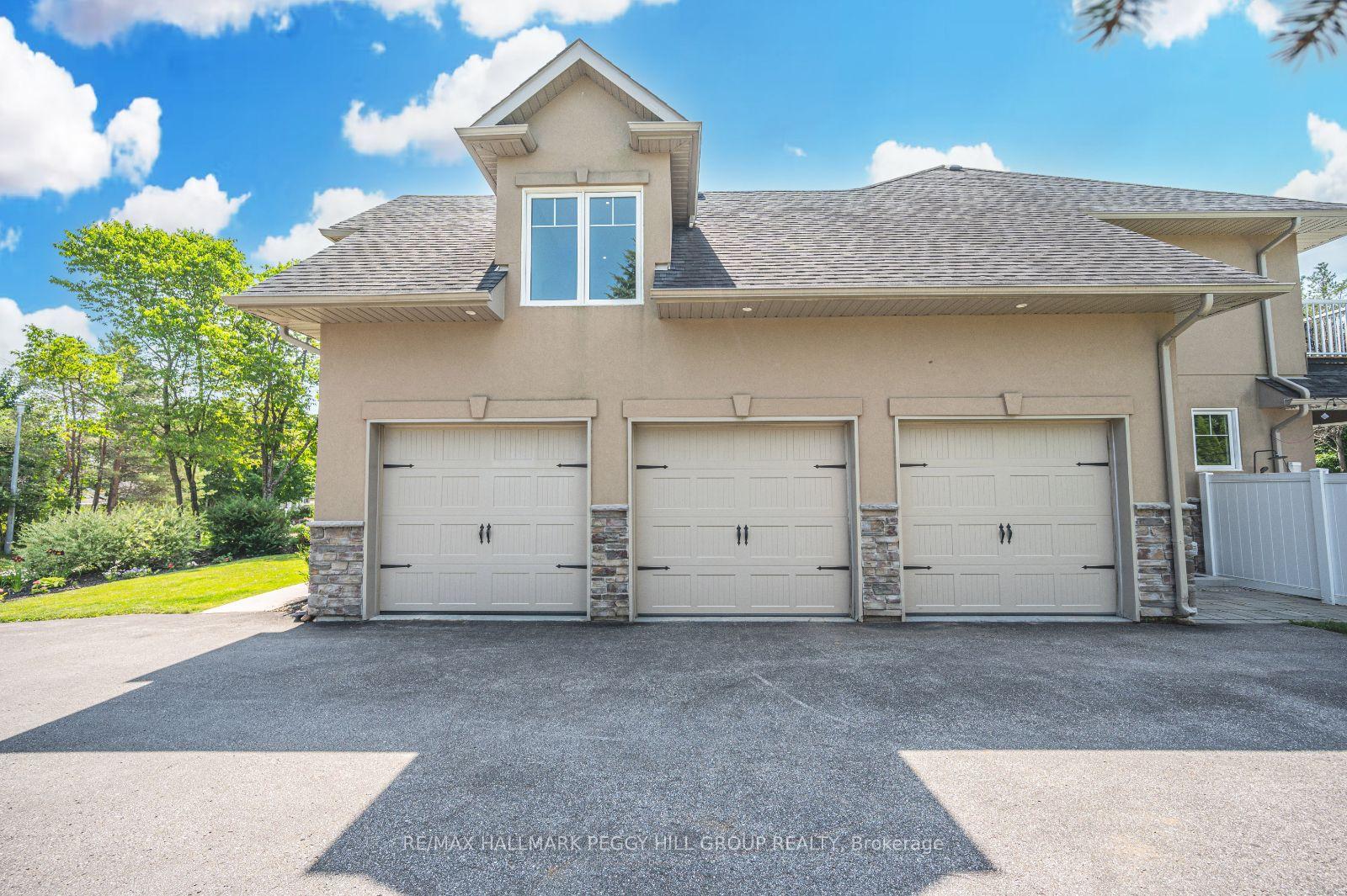 Photo 29 of 16 Bridle Path, Oro-Medonte, Horseshoe Valley — HOMEH