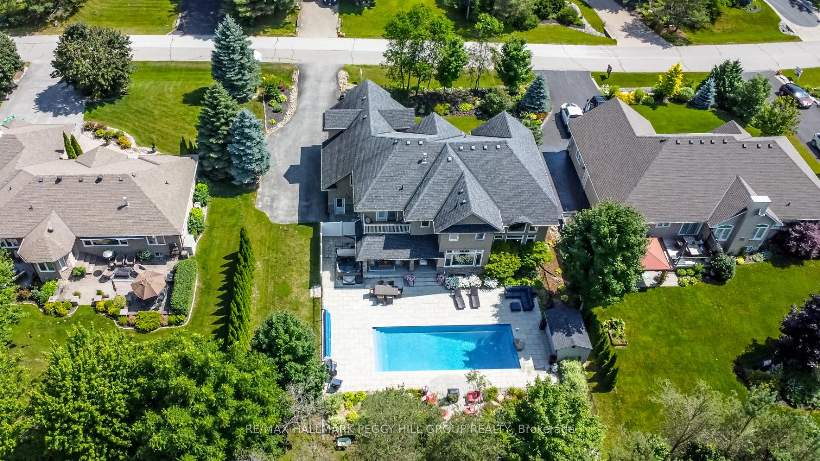 Photo 30 of 16 Bridle Path, Oro-Medonte, Horseshoe Valley — HOMEH