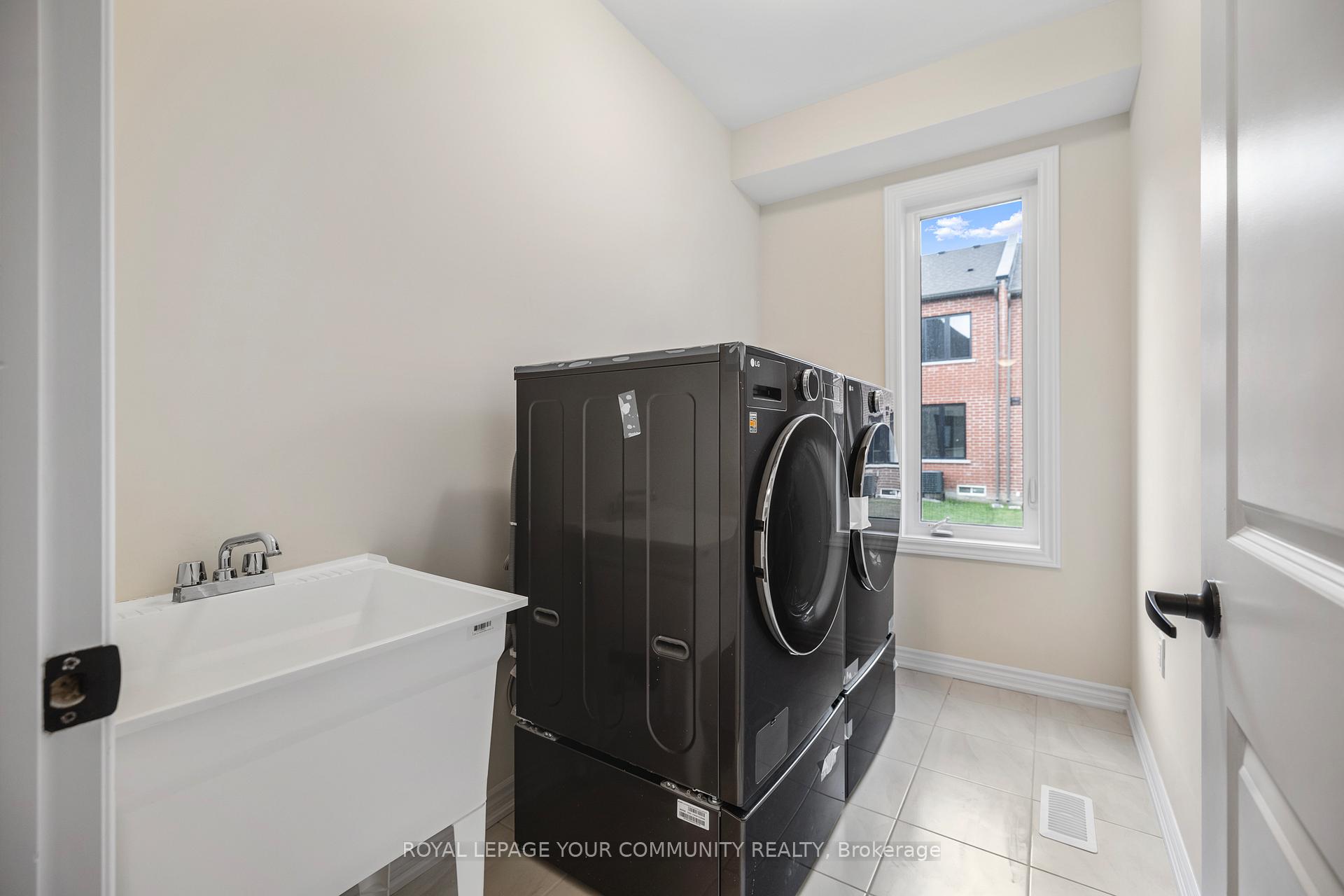 Photo 14 of 96 Weslock Crescent, Aurora, Bayview Northeast — HOMEH