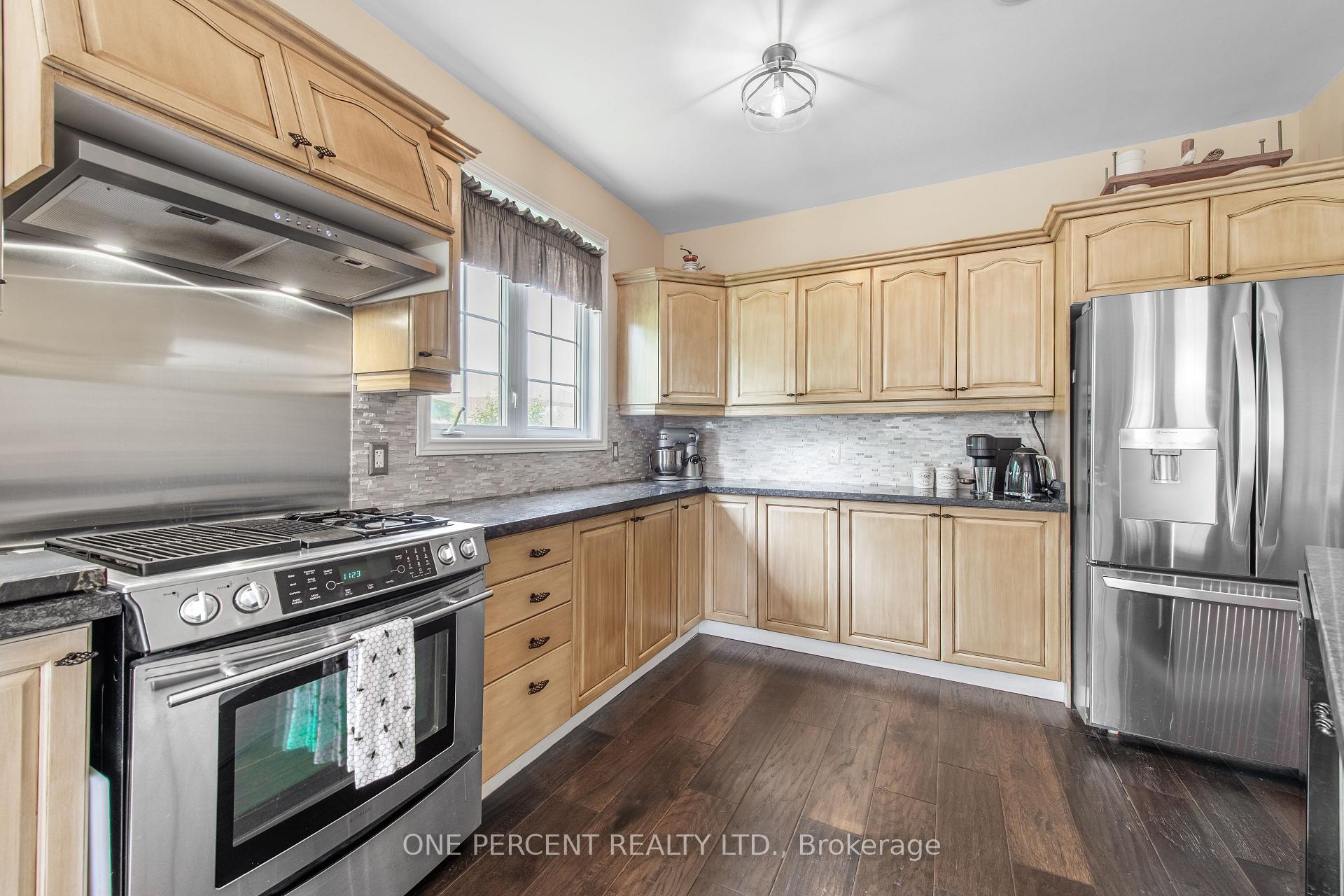 Photo 11 of 762 Greenwood Crescent, Shelburne — HOMEH