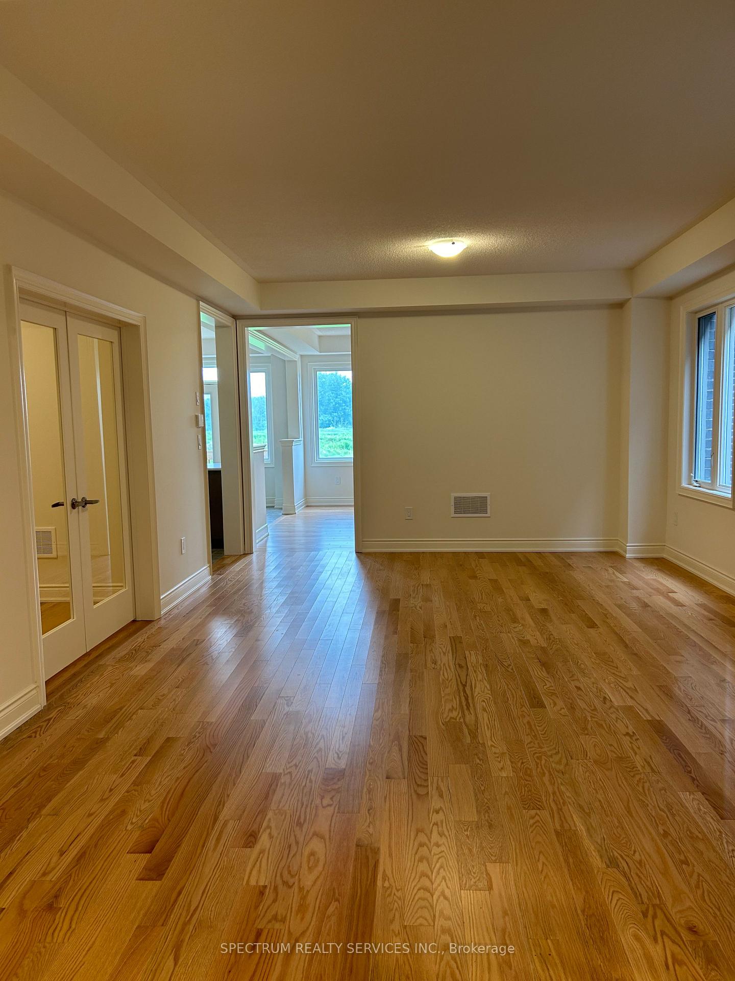 Photo 2 of 80 Bloomfield Crescent, Cambridge — HOMEH