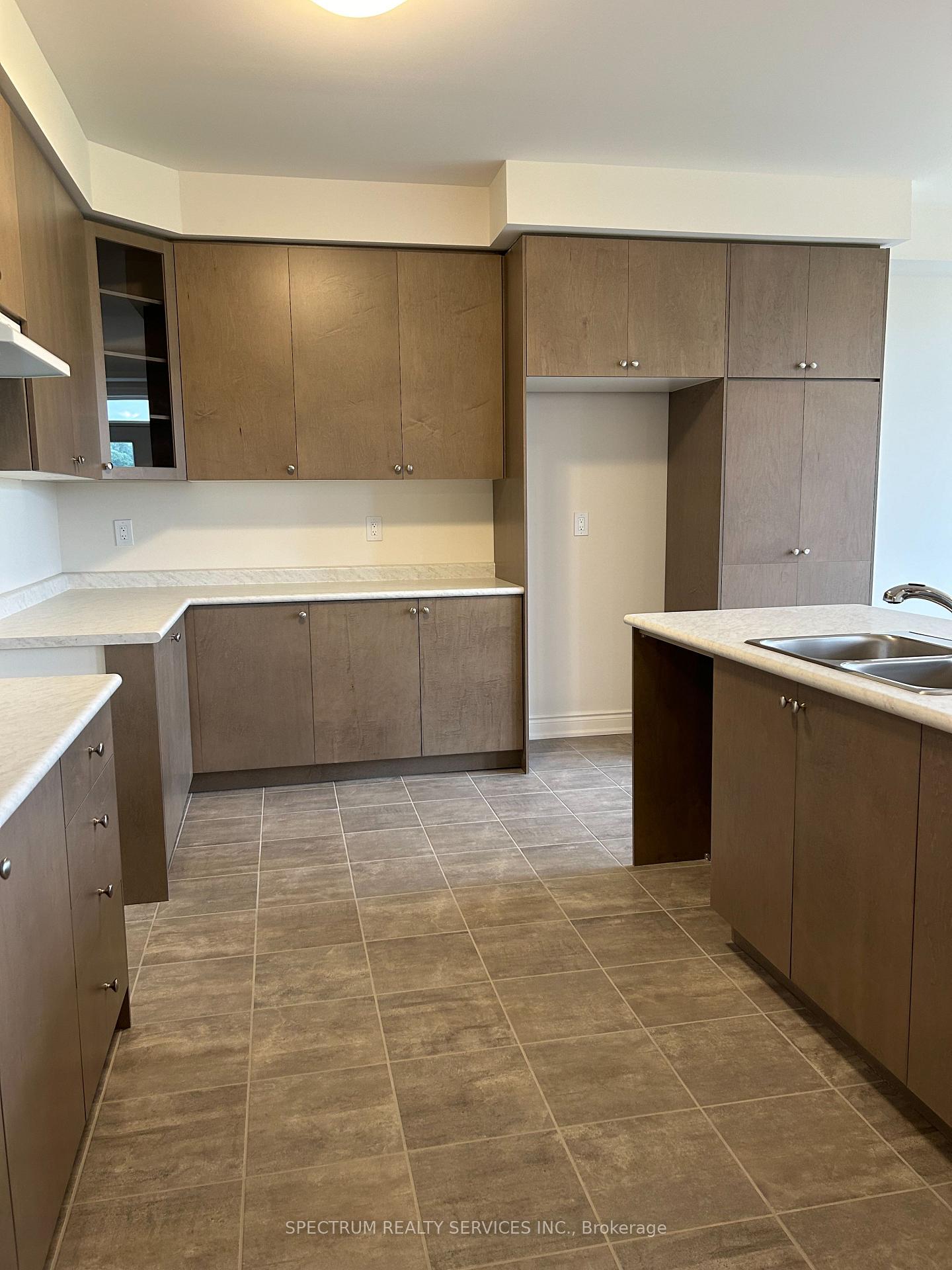 Photo 3 of 80 Bloomfield Crescent, Cambridge — HOMEH