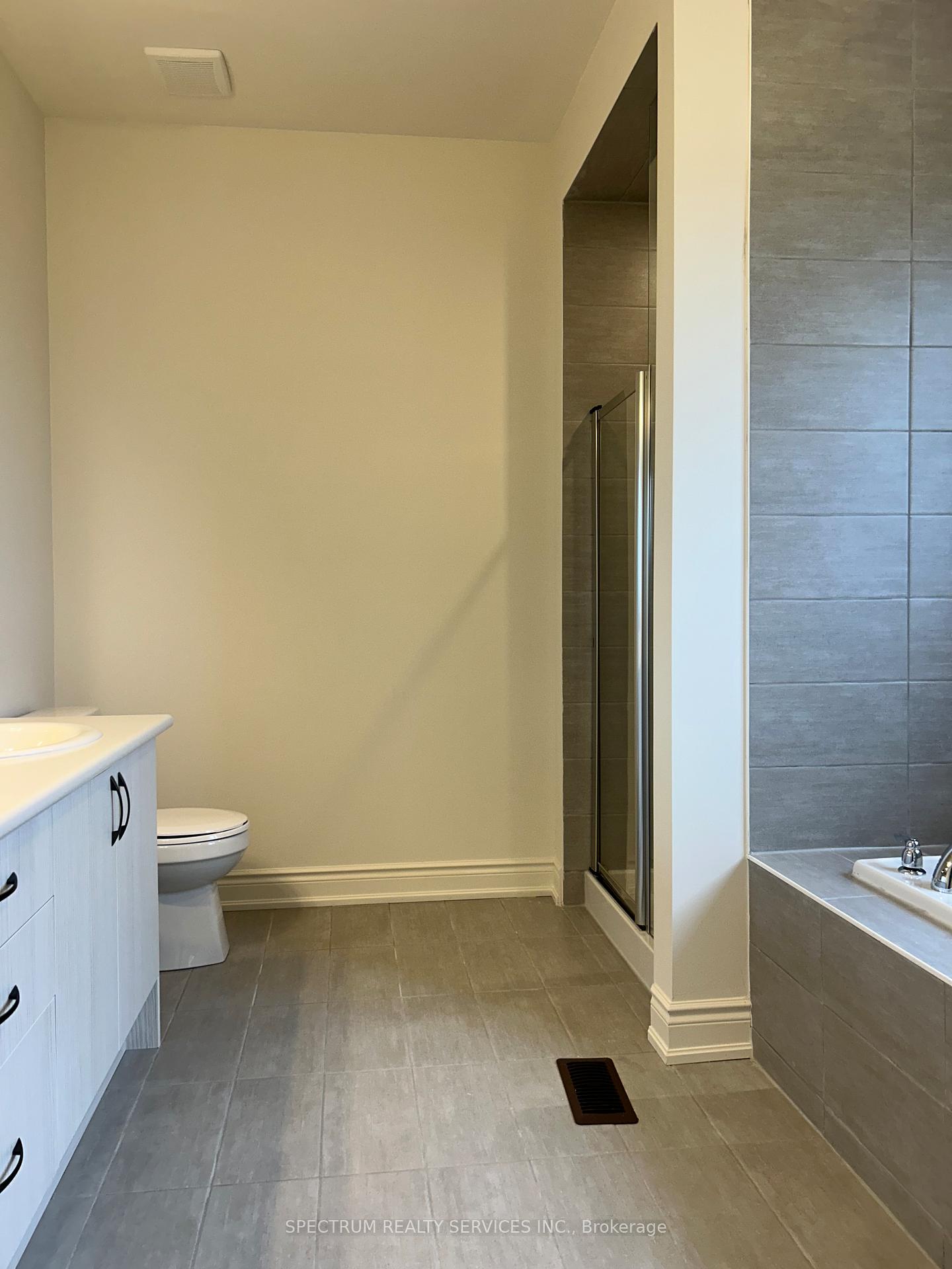 Photo 11 of 80 Bloomfield Crescent, Cambridge — HOMEH