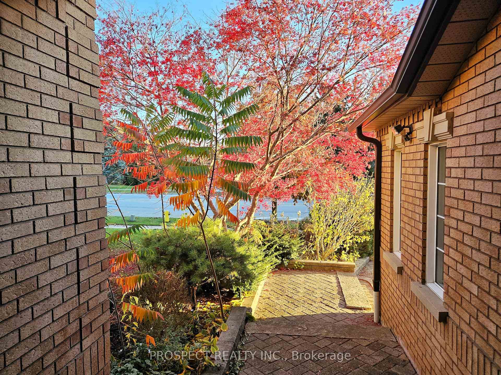 Photo 2 of 34 Thomson Creek Boulevard, Vaughan, Islington Woods — HOMEH