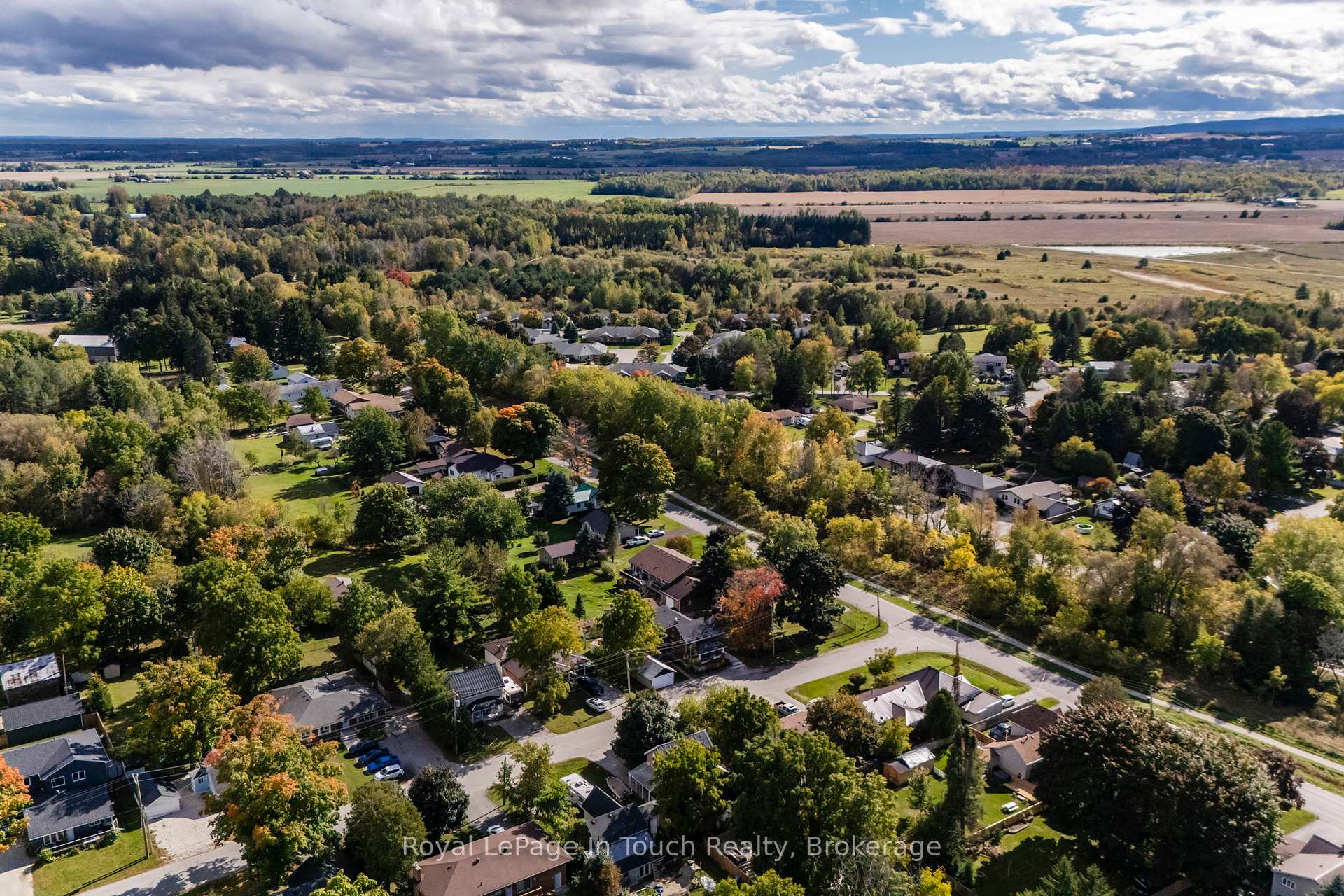 Photo 2 of 235 Jane Street, Clearview, Stayner — HOMEH