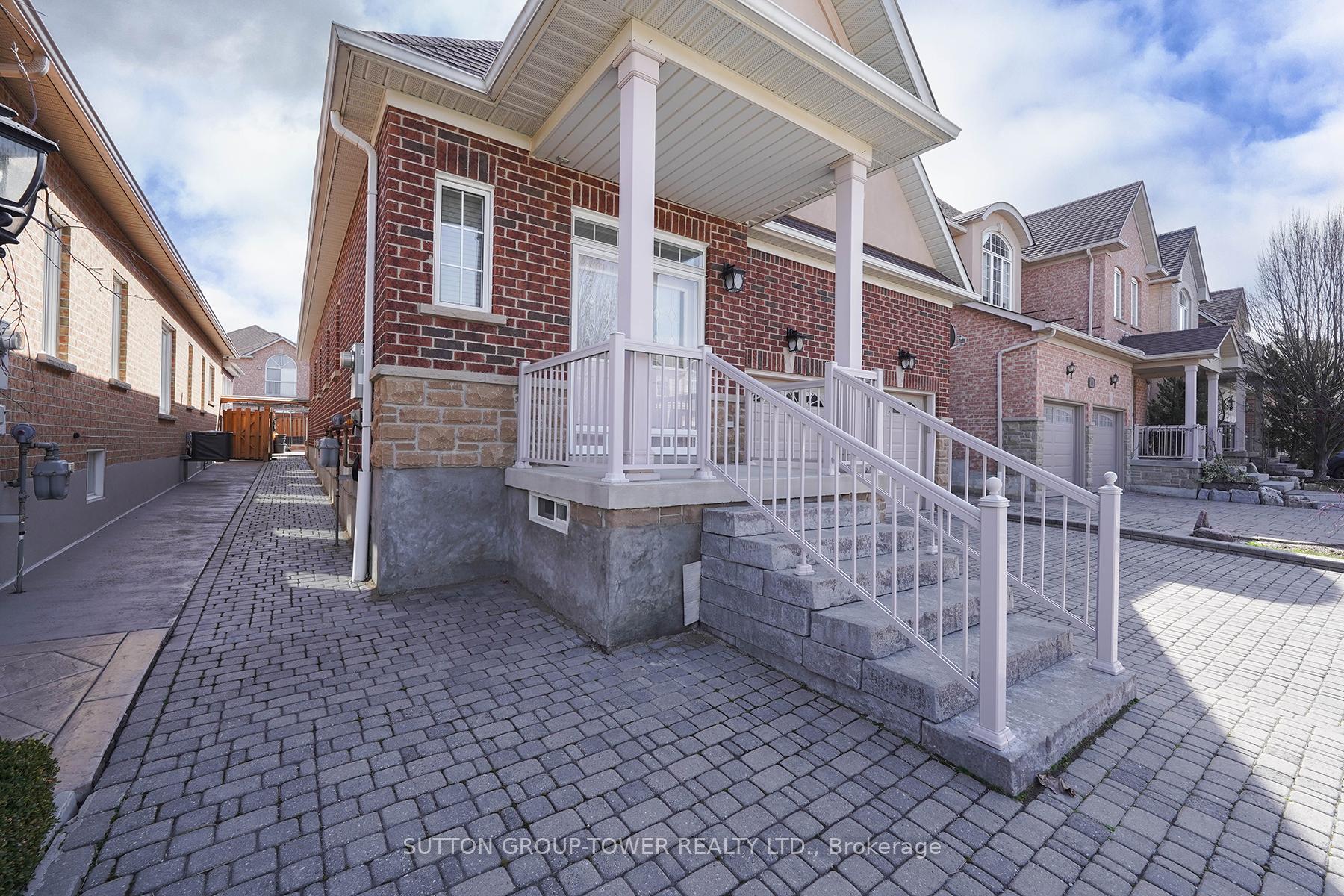 Photo 2 of 41 Vas Road, Vaughan, Vellore Village — HOMEH
