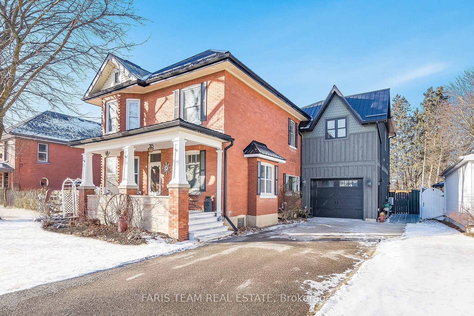Front of 54 Nelson Street W