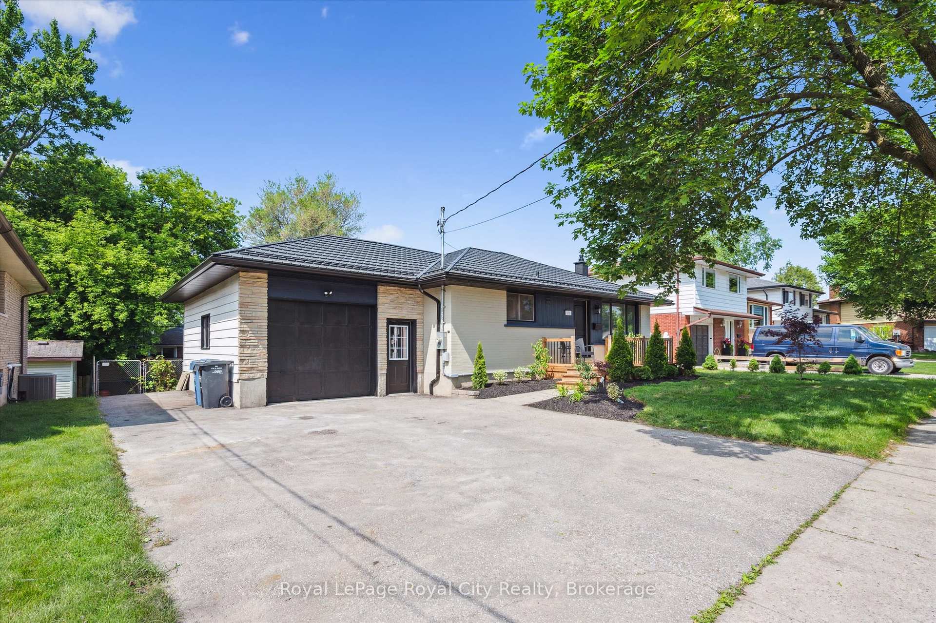 Photo 3 of 22 Heath Road, Guelph, Junction/Onward Willow — HOMEH