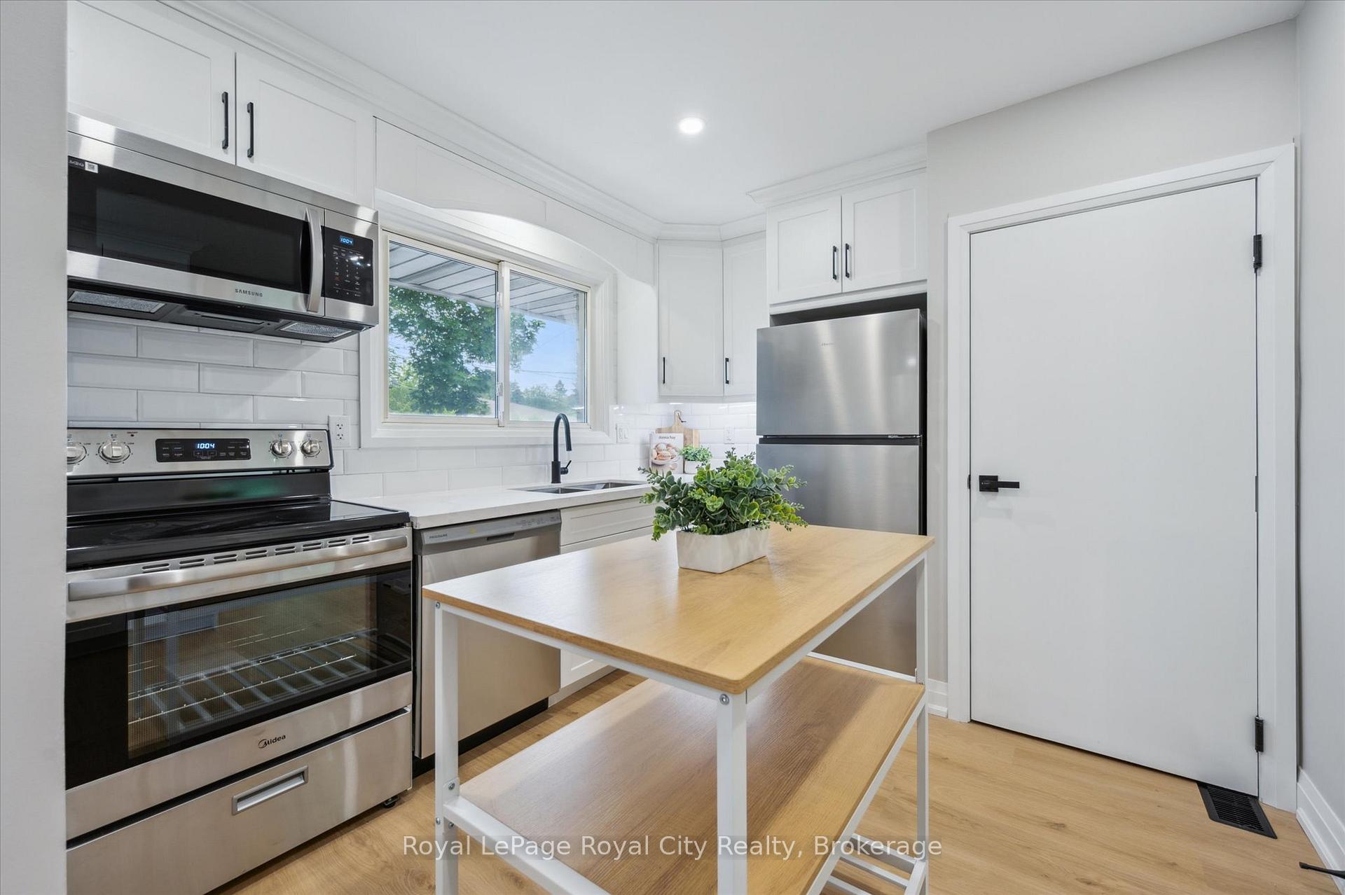 Photo 12 of 22 Heath Road, Guelph, Junction/Onward Willow — HOMEH