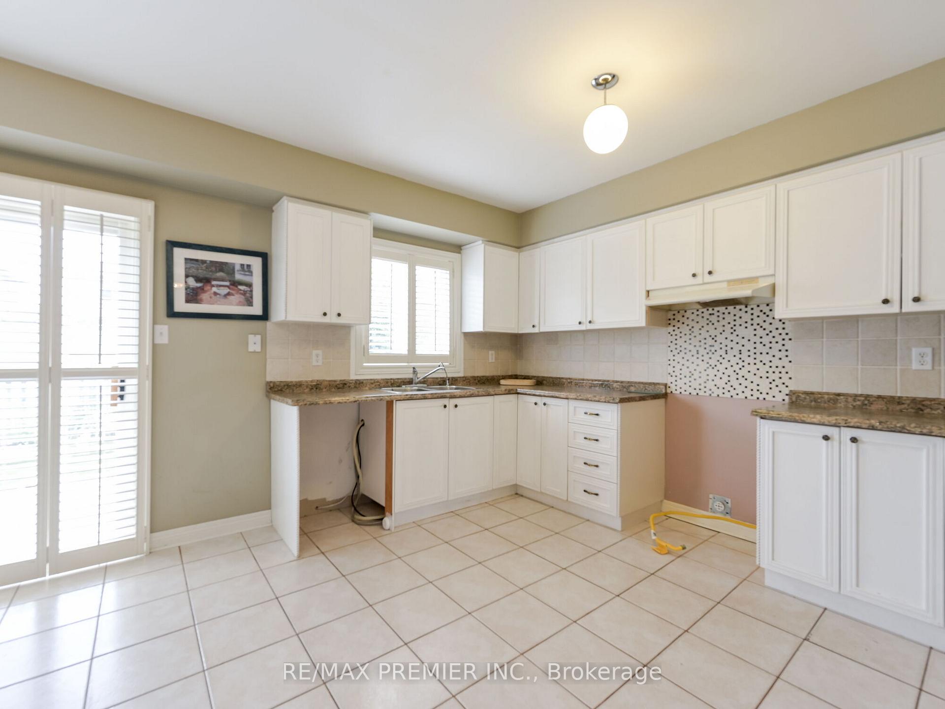 Photo 9 of 81 Archbury Circle, Caledon, Bolton East — HOMEH