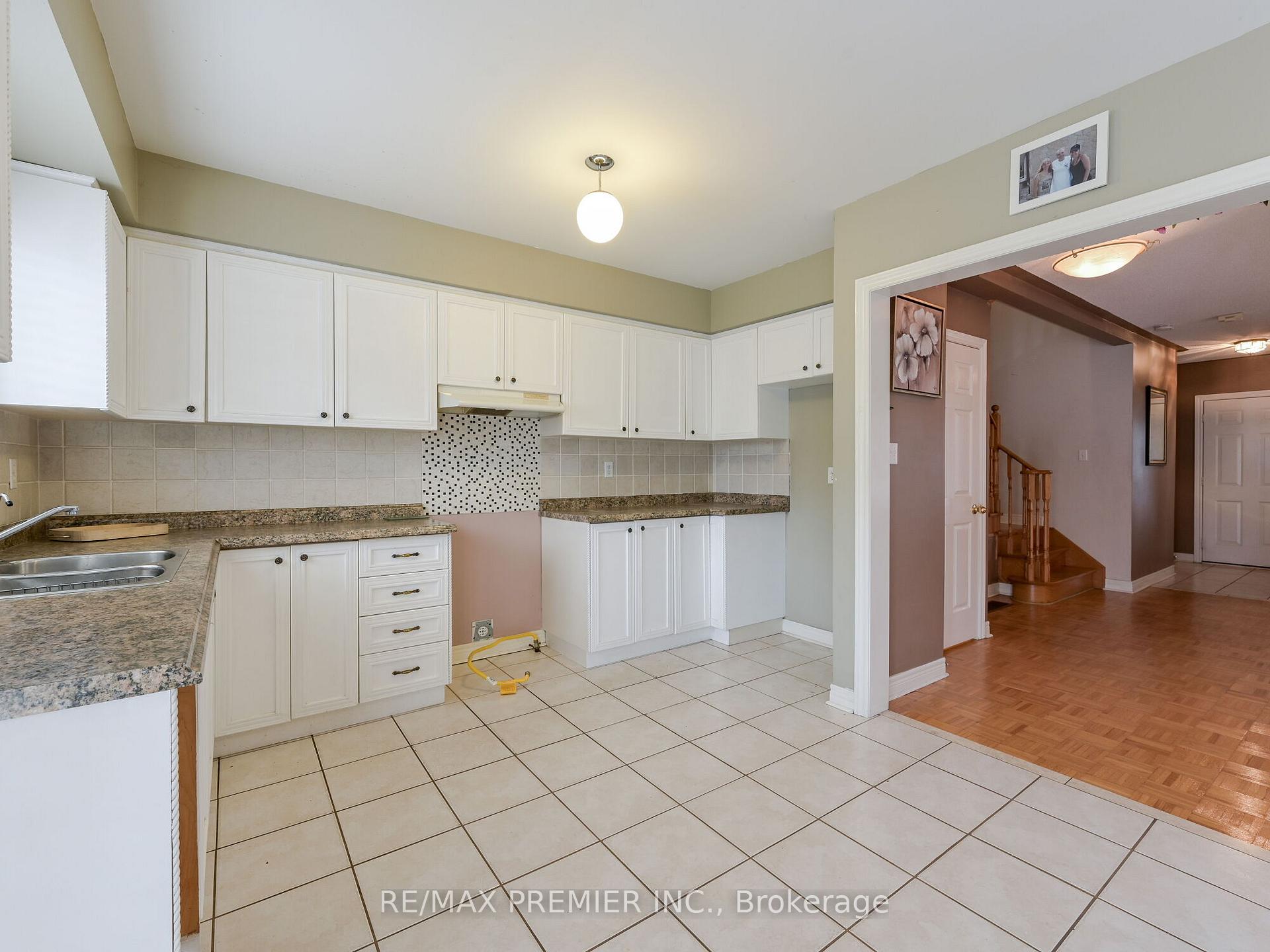 Photo 11 of 81 Archbury Circle, Caledon, Bolton East — HOMEH