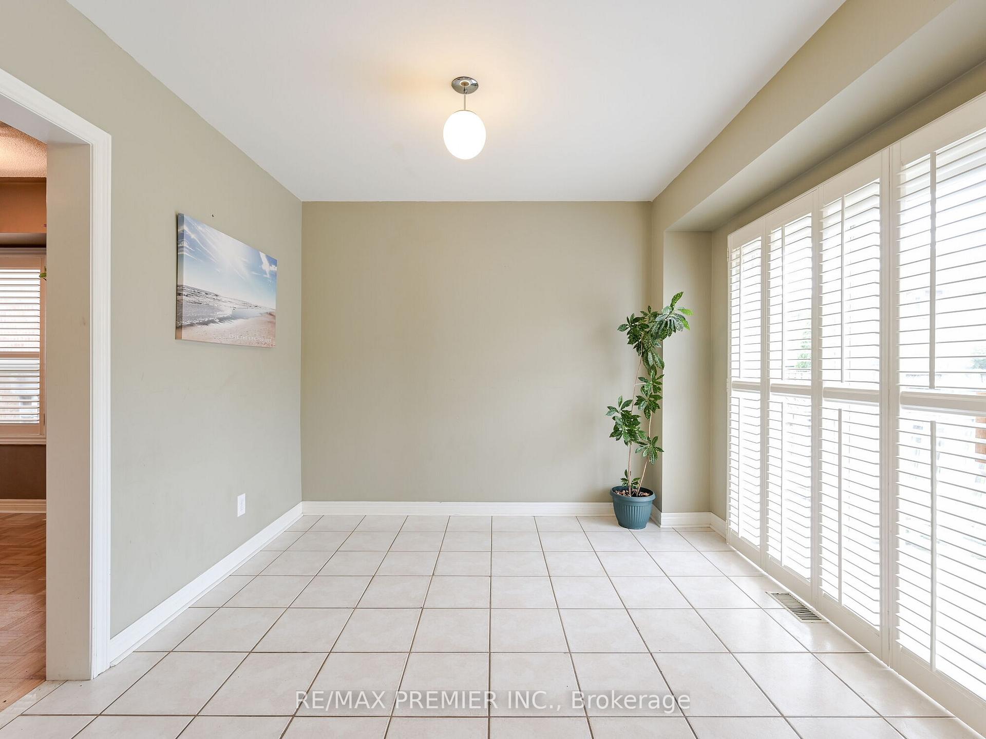 Photo 13 of 81 Archbury Circle, Caledon, Bolton East — HOMEH