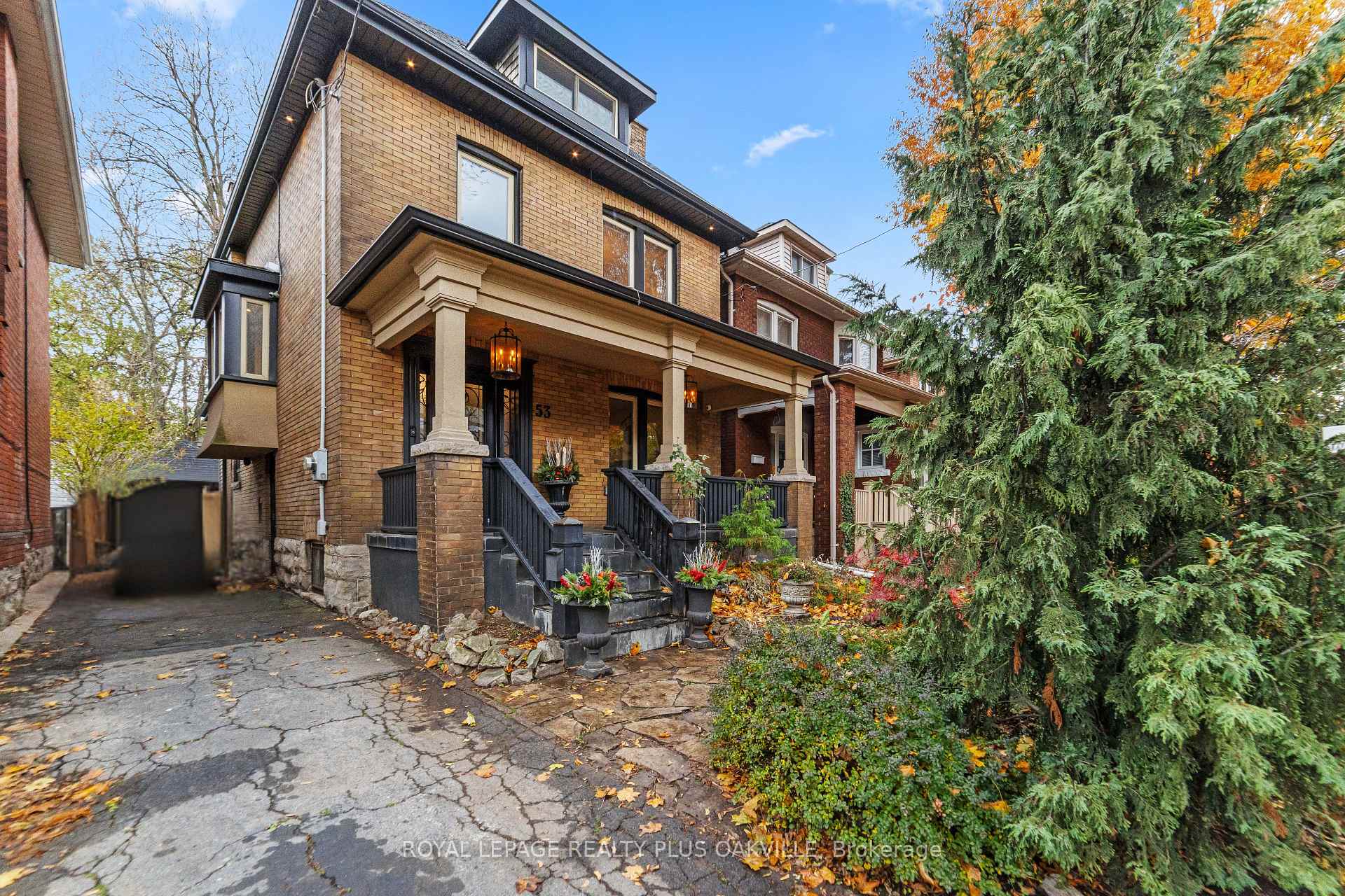 Photo 2 of 53 Barnesdale Avenue S, Hamilton, Stipley — HOMEH