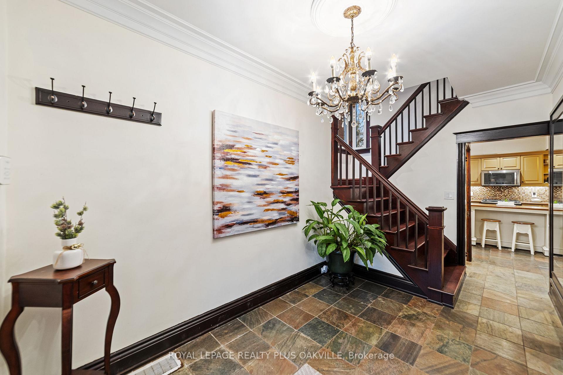 Photo 5 of 53 Barnesdale Avenue S, Hamilton, Stipley — HOMEH