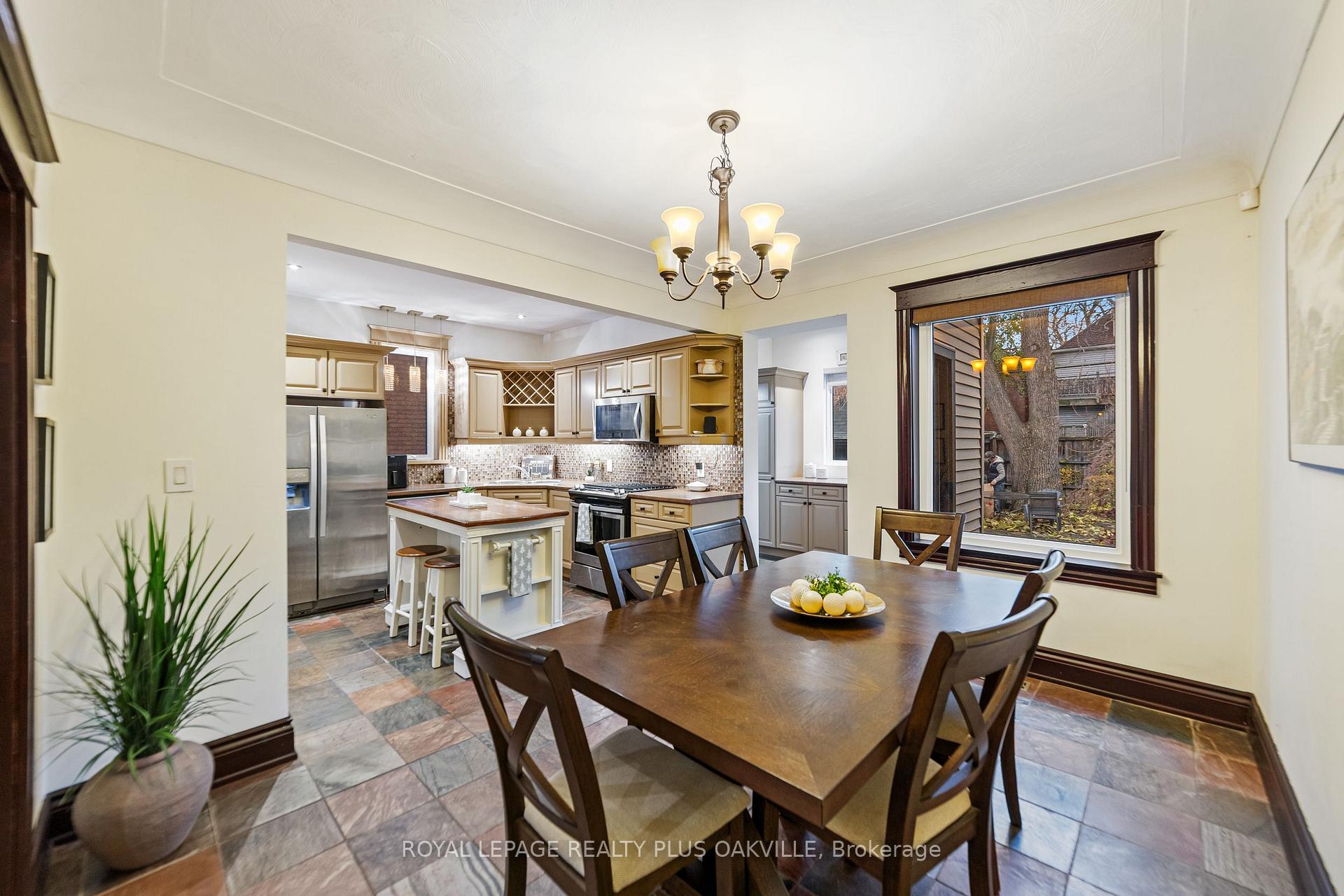 Photo 11 of 53 Barnesdale Avenue S, Hamilton, Stipley — HOMEH