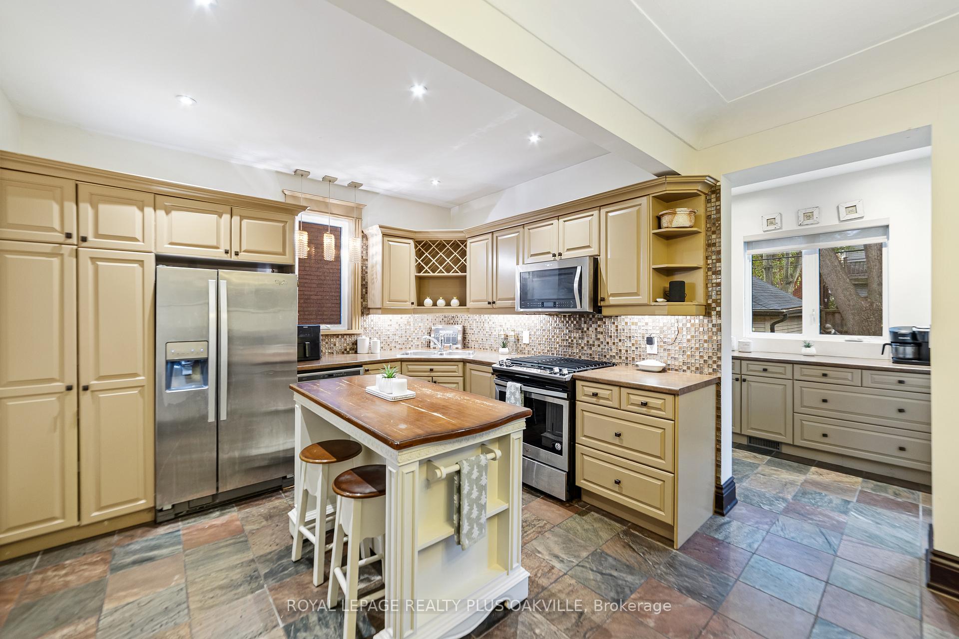 Photo 12 of 53 Barnesdale Avenue S, Hamilton, Stipley — HOMEH