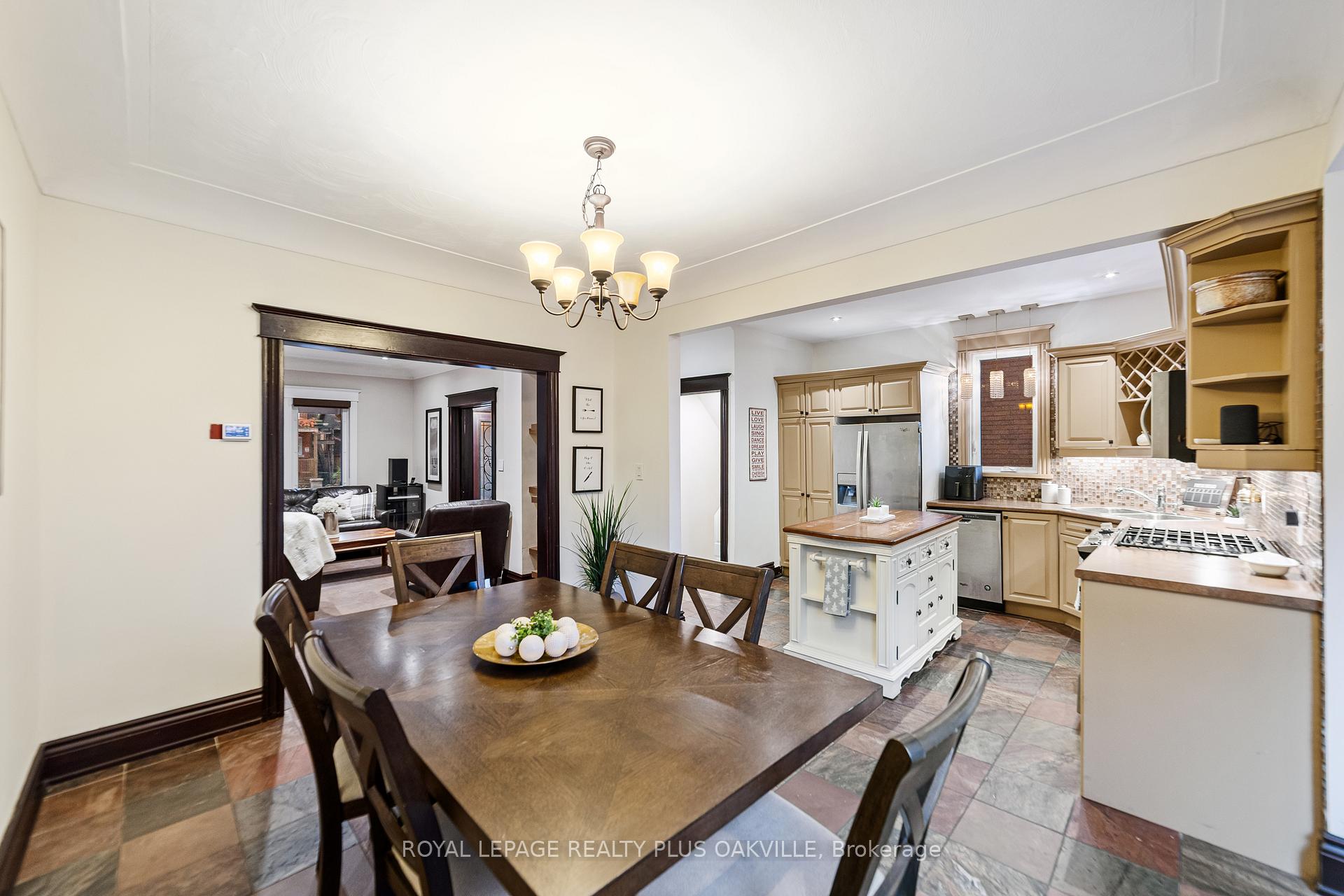 Photo 14 of 53 Barnesdale Avenue S, Hamilton, Stipley — HOMEH