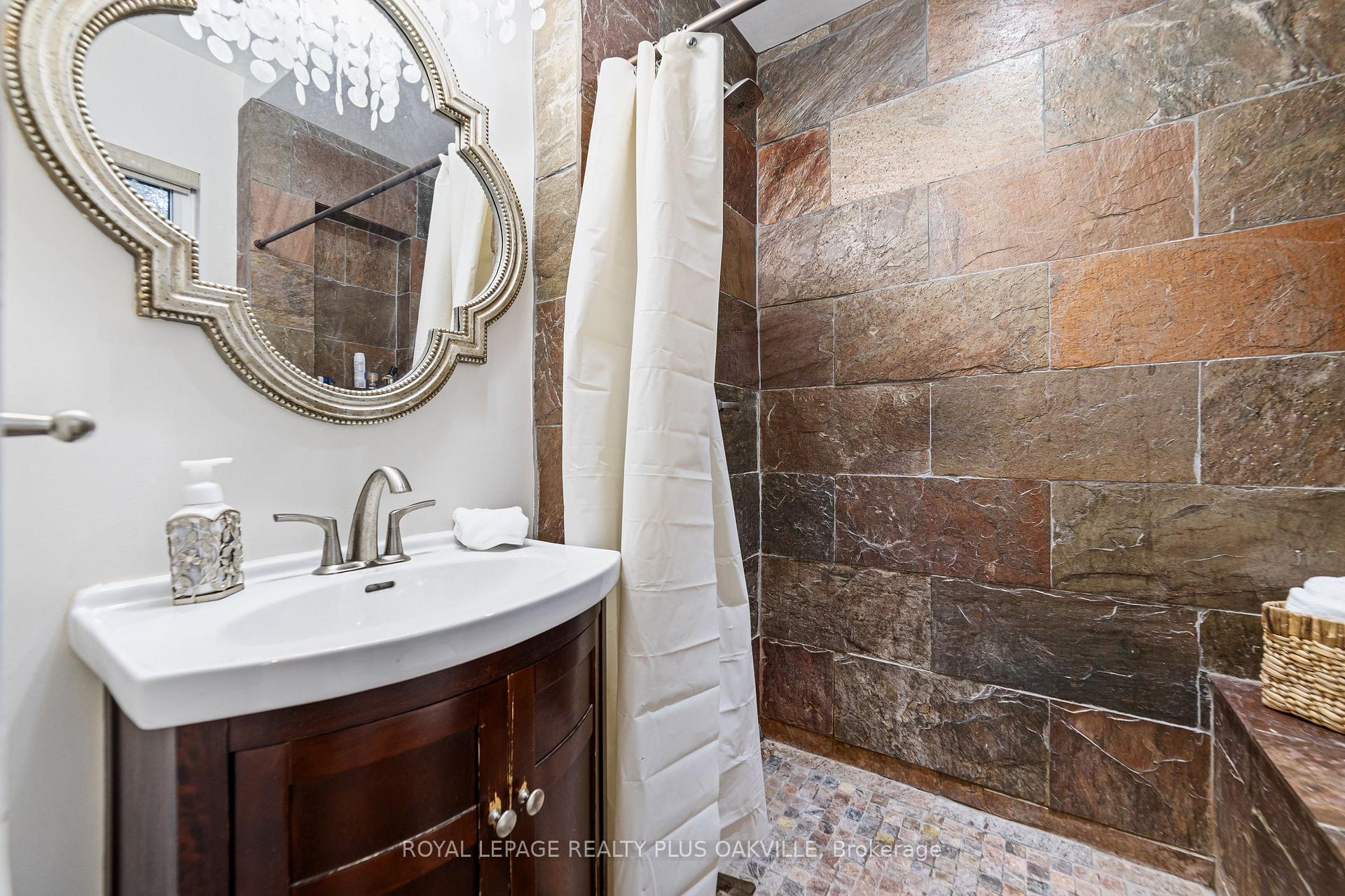 Photo 18 of 53 Barnesdale Avenue S, Hamilton, Stipley — HOMEH