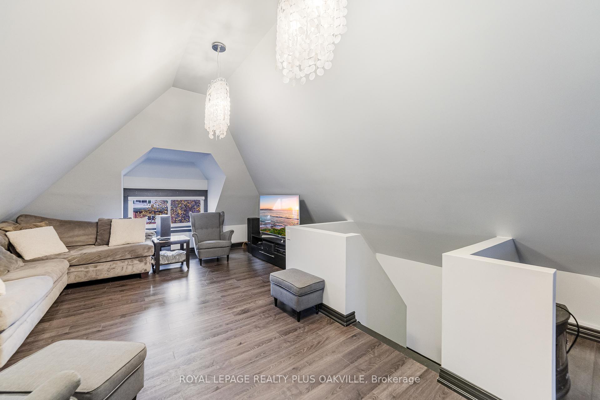Photo 29 of 53 Barnesdale Avenue S, Hamilton, Stipley — HOMEH