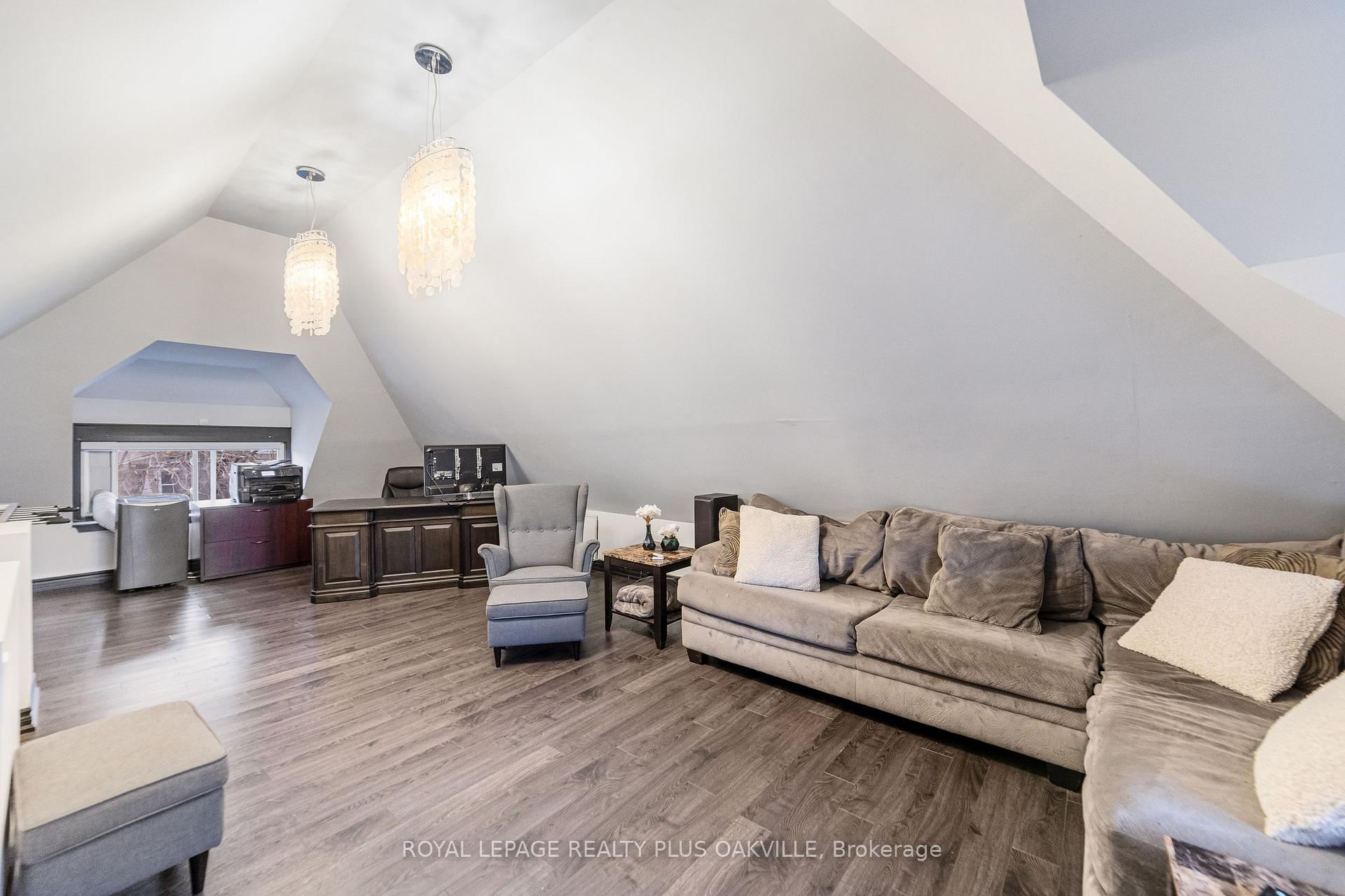Photo 32 of 53 Barnesdale Avenue S, Hamilton, Stipley — HOMEH
