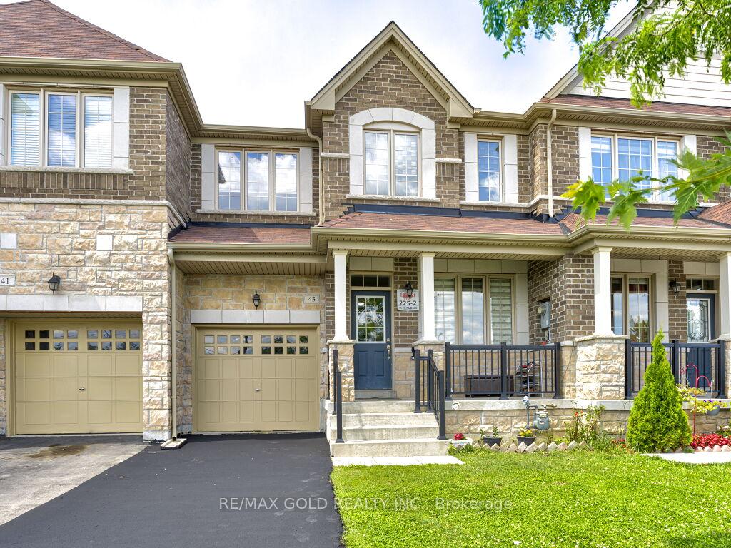 Front of 43 Zelda Road N
