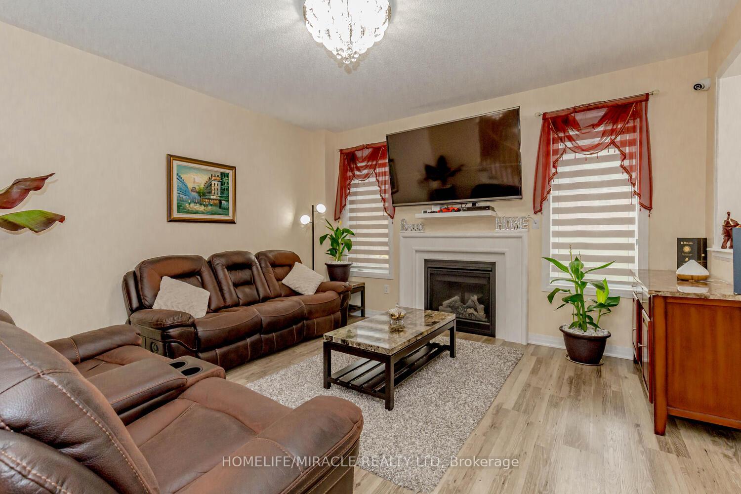 Photo 10 of 124 Casserley Crescent, New Tecumseth, Tottenham — HOMEH