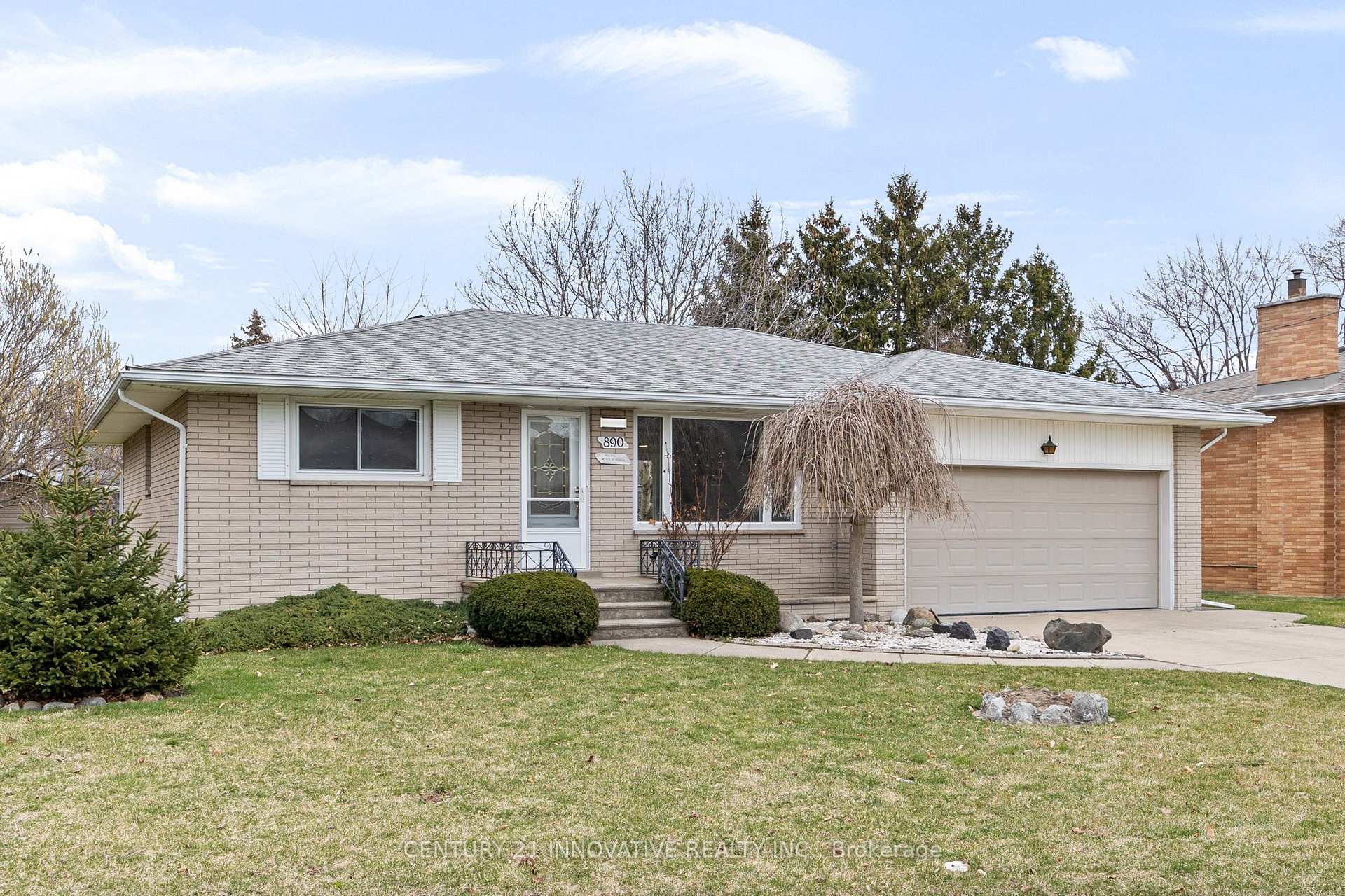Front of 890 Wallace Avenue