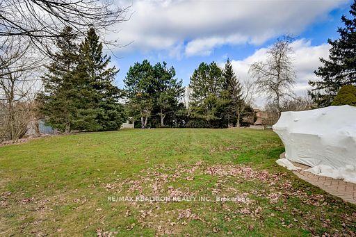 Photo 30 of 70 Humber Valley Crescent, King, King City — HOMEH
