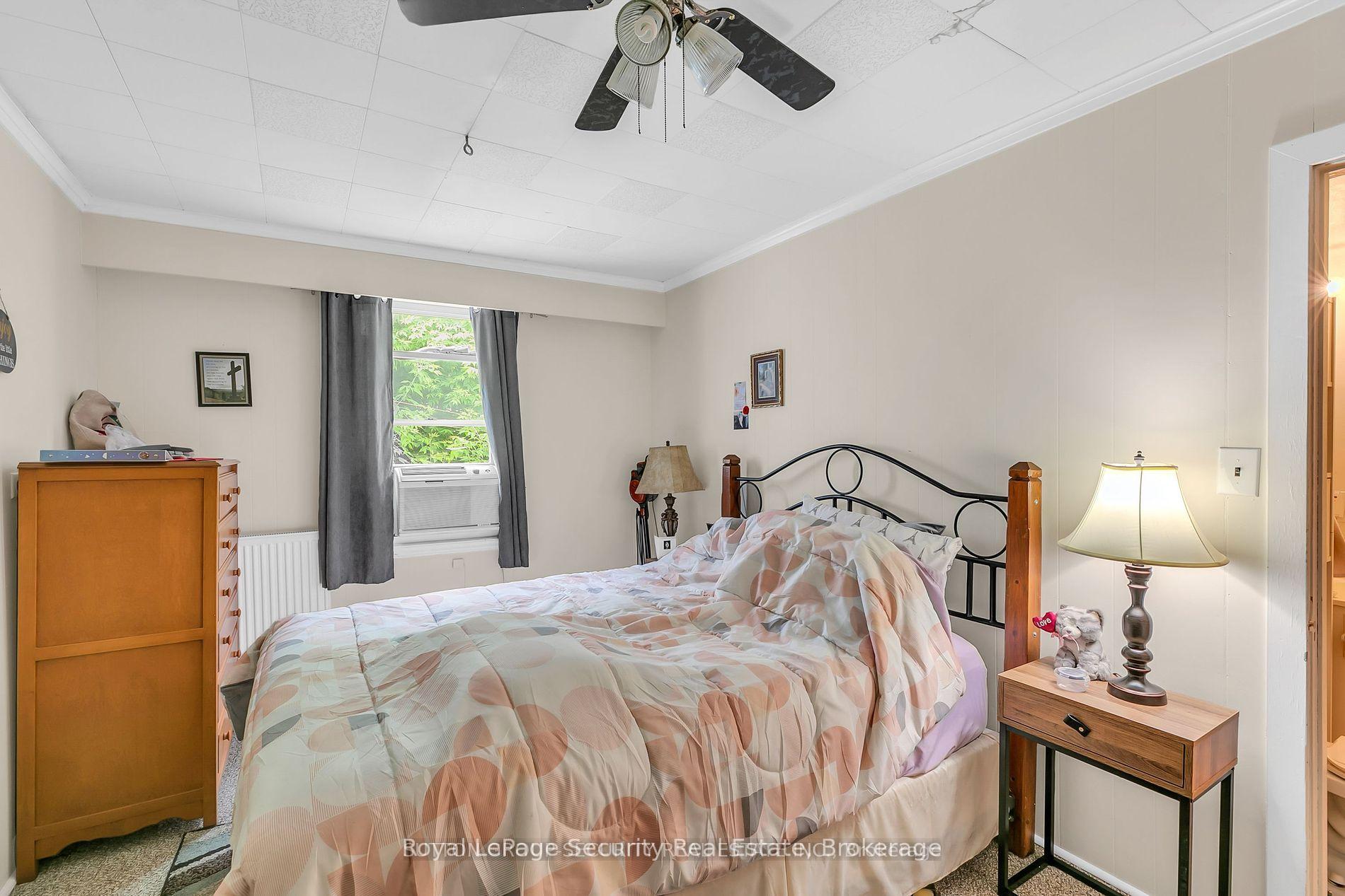 Photo 4 of 2102 Victoria Street E, Innisfil, Stroud — HOMEH