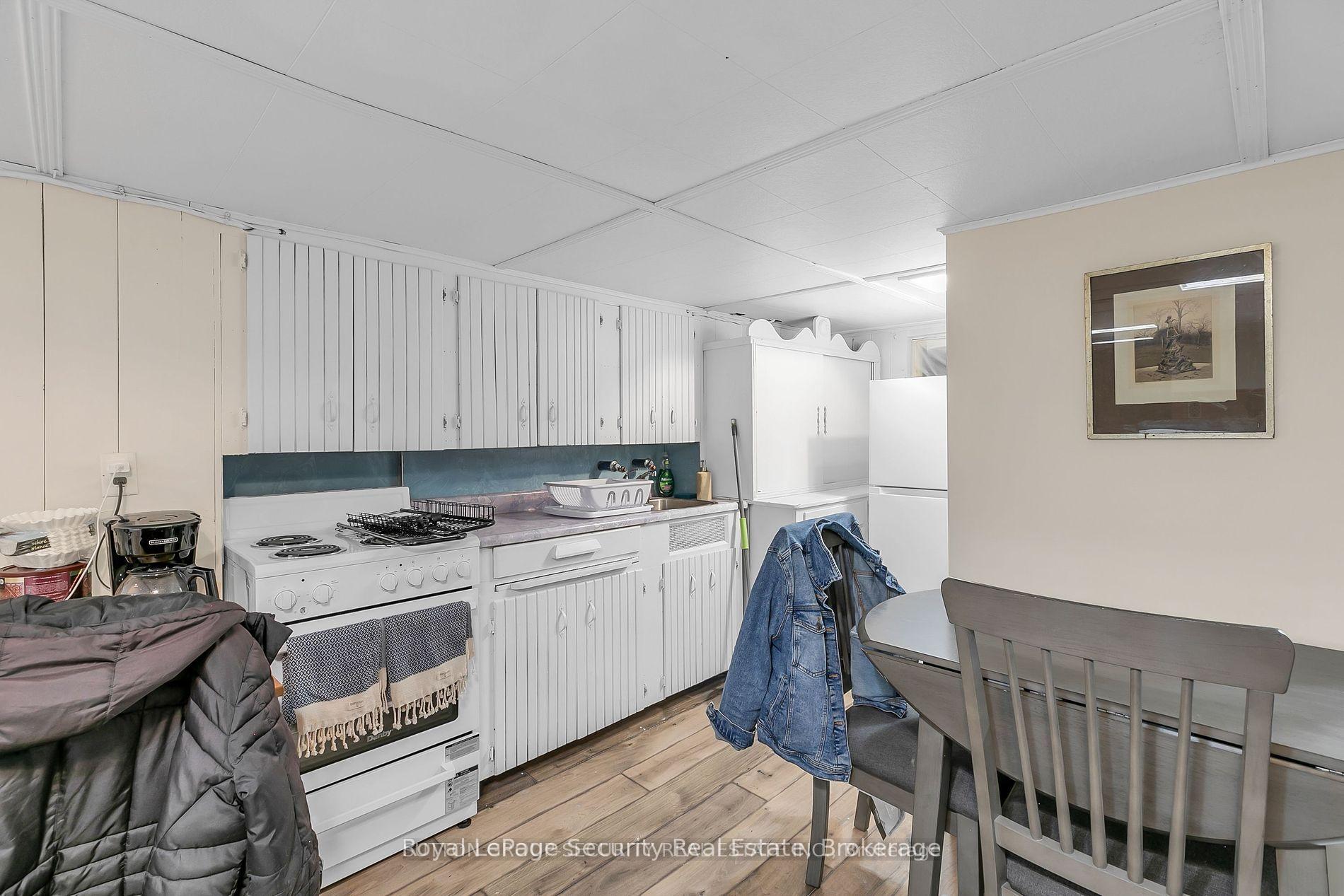 Photo 8 of 2102 Victoria Street E, Innisfil, Stroud — HOMEH