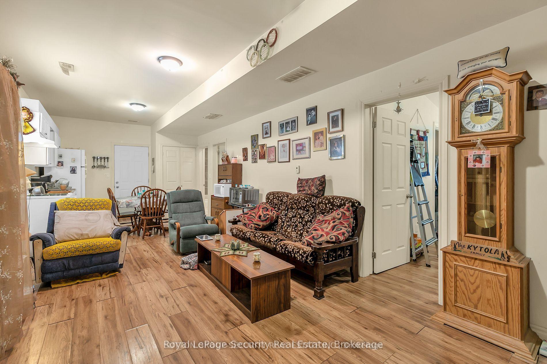Photo 23 of 2102 Victoria Street E, Innisfil, Stroud — HOMEH