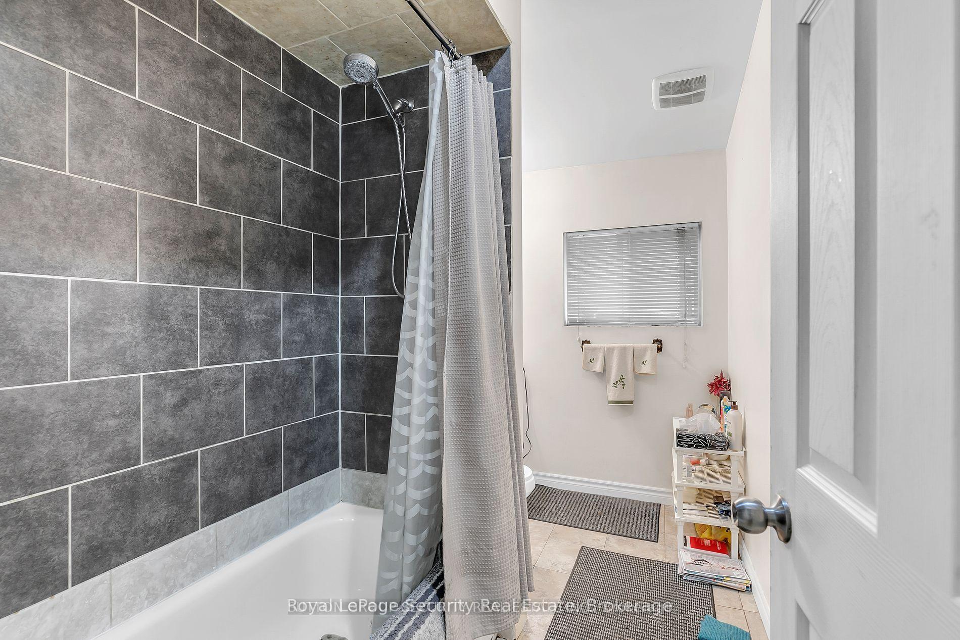 Photo 13 of 2102 Victoria Street E, Innisfil, Stroud — HOMEH