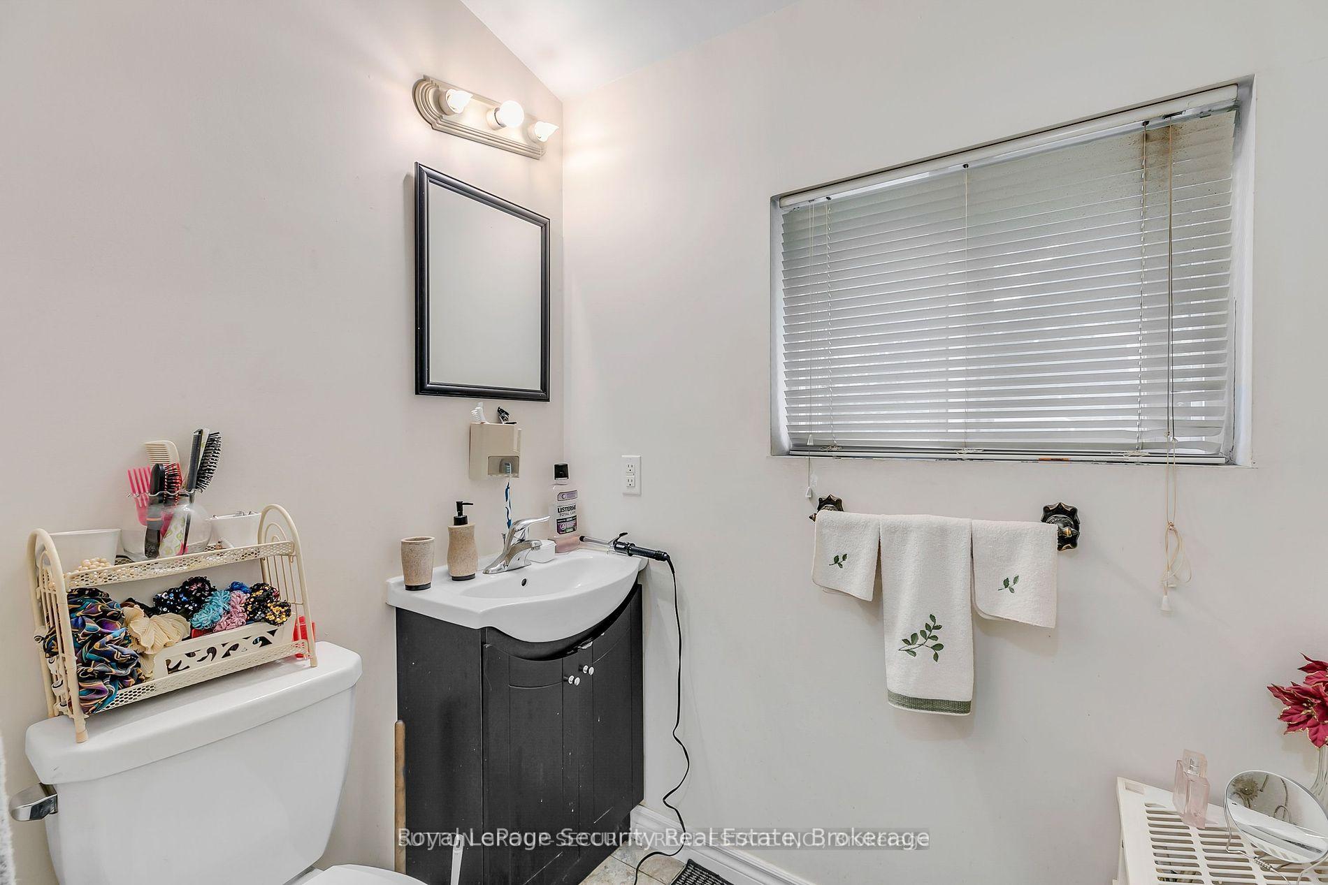Photo 14 of 2102 Victoria Street E, Innisfil, Stroud — HOMEH