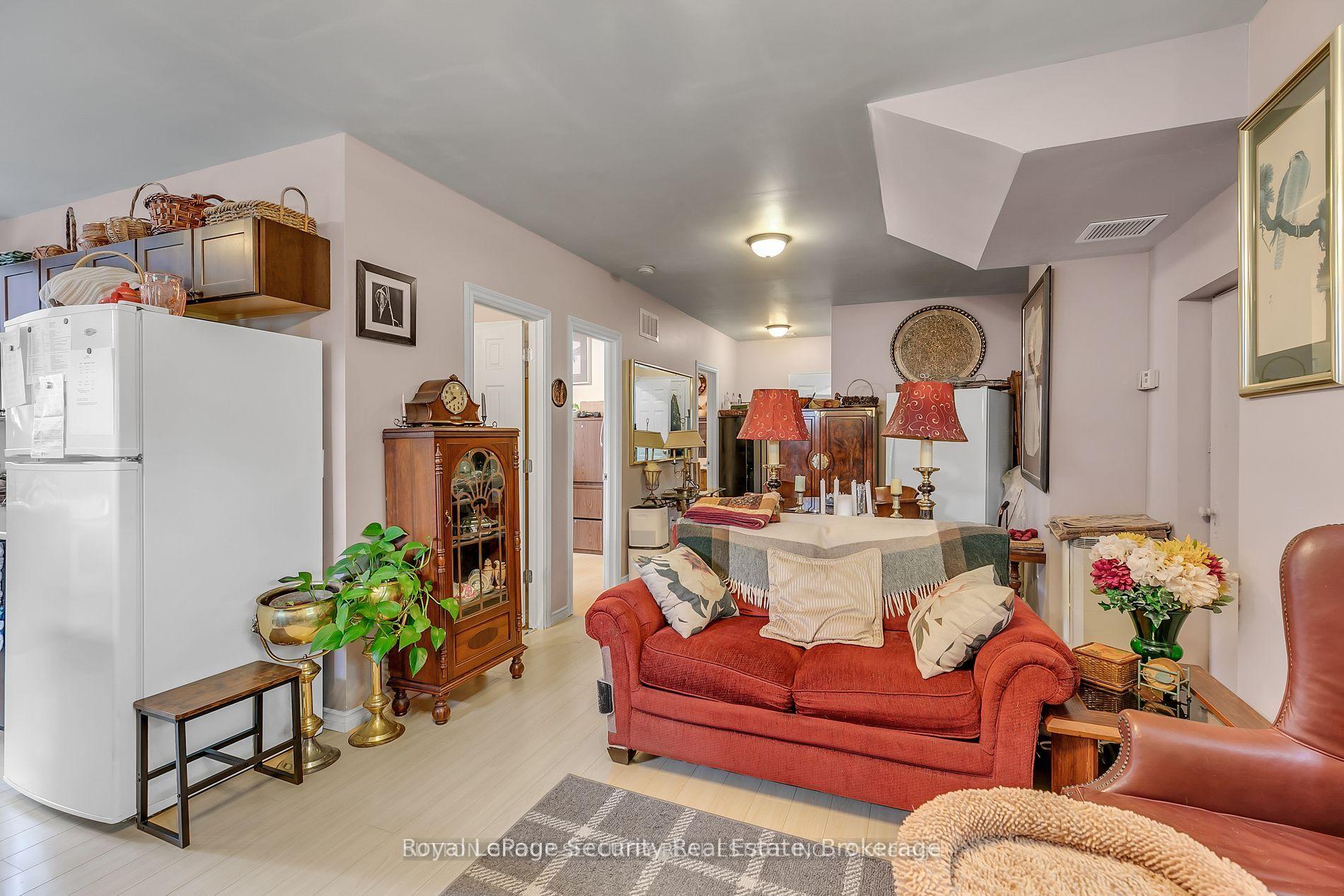 Photo 25 of 2102 Victoria Street E, Innisfil, Stroud — HOMEH