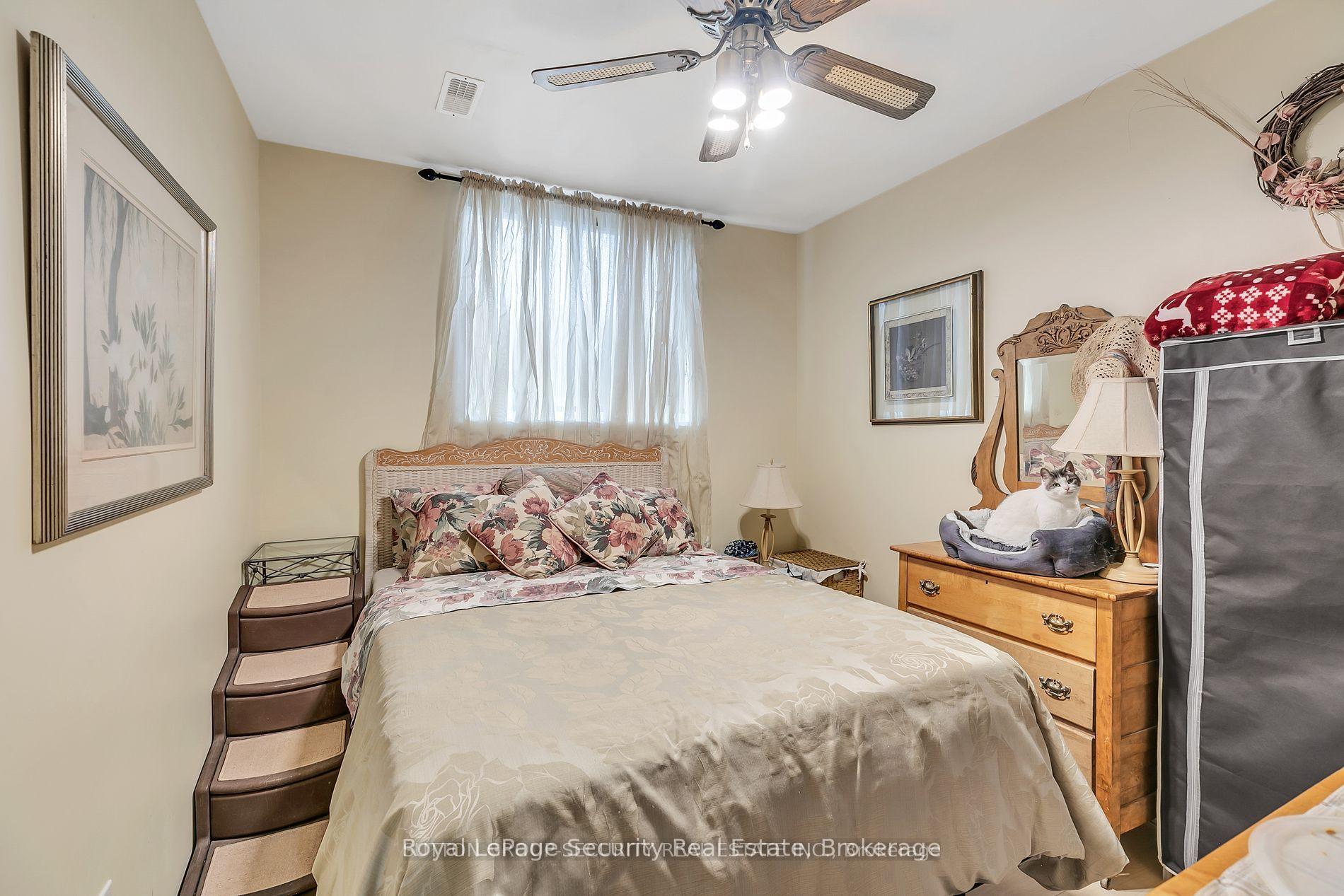 Photo 24 of 2102 Victoria Street E, Innisfil, Stroud — HOMEH