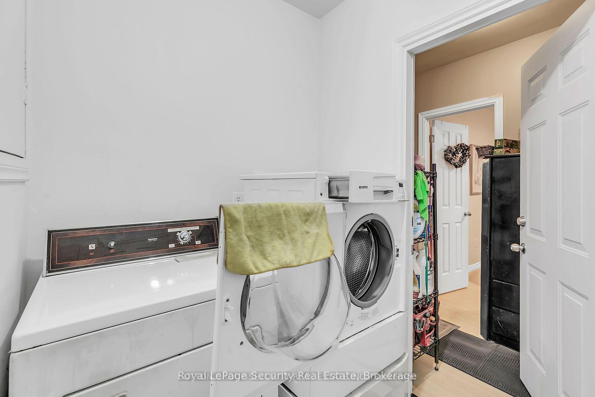 Photo 26 of 2102 Victoria Street E, Innisfil, Stroud — HOMEH