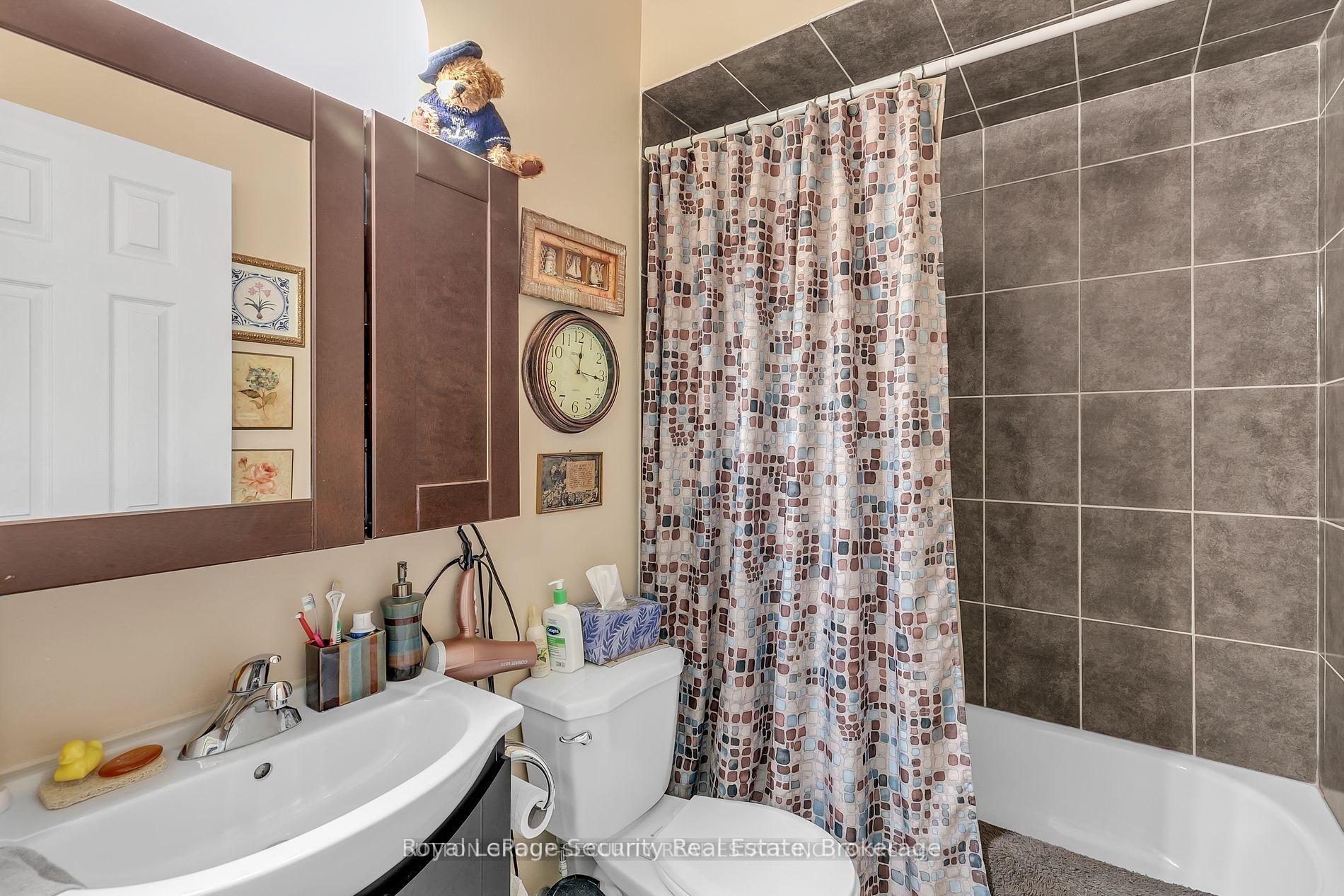 Photo 28 of 2102 Victoria Street E, Innisfil, Stroud — HOMEH