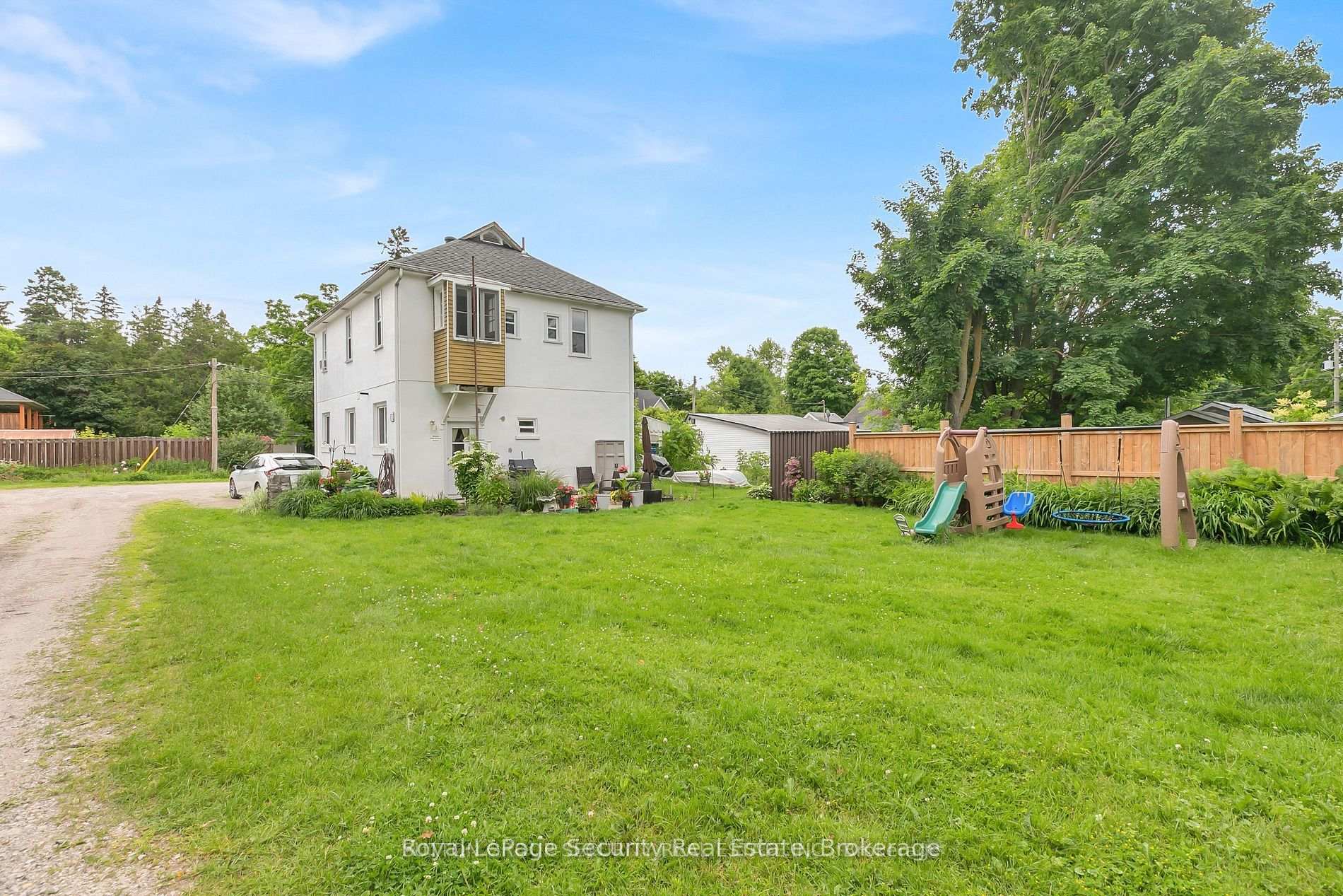 Photo 30 of 2102 Victoria Street E, Innisfil, Stroud — HOMEH