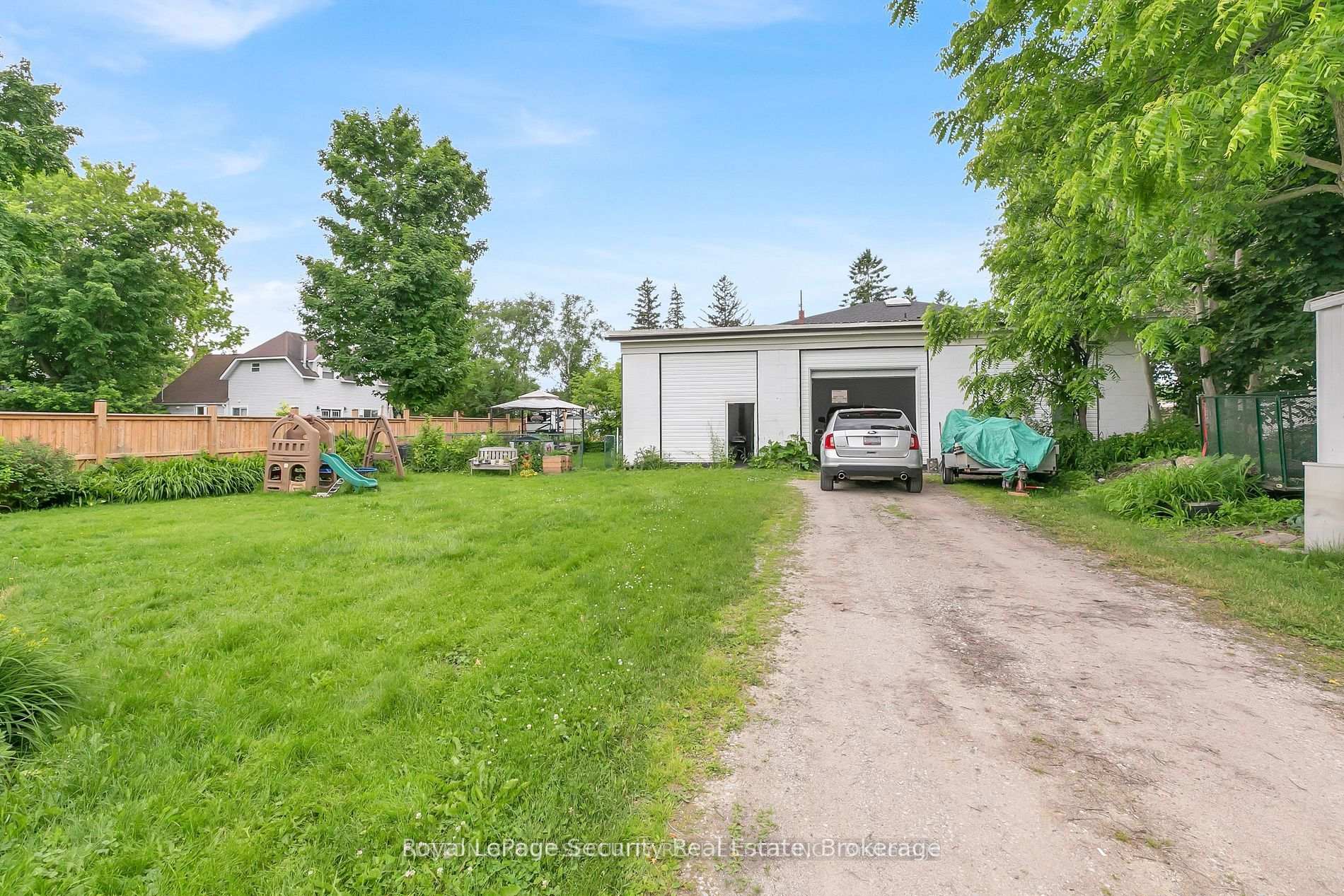 Photo 31 of 2102 Victoria Street E, Innisfil, Stroud — HOMEH
