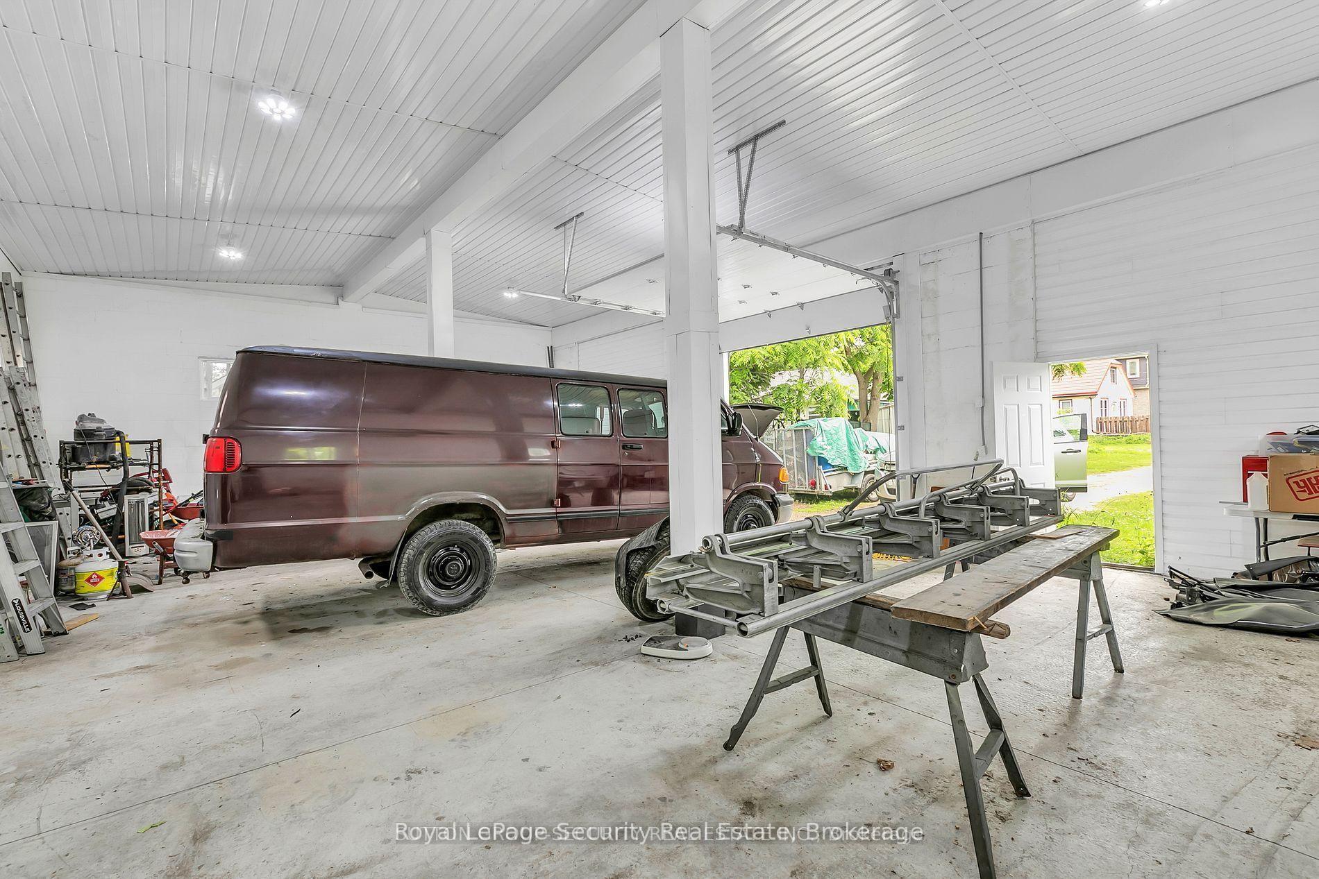 Photo 32 of 2102 Victoria Street E, Innisfil, Stroud — HOMEH